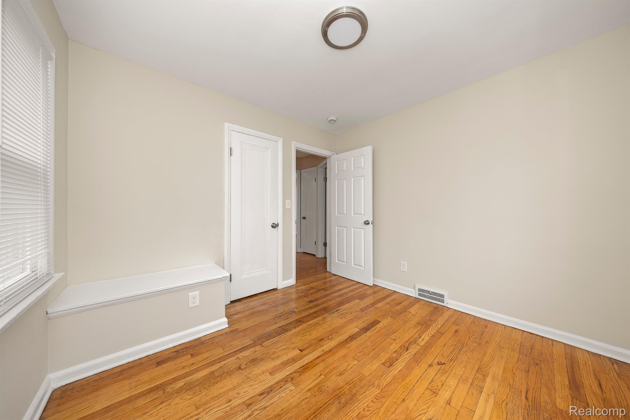 16555 MENDOTA Street