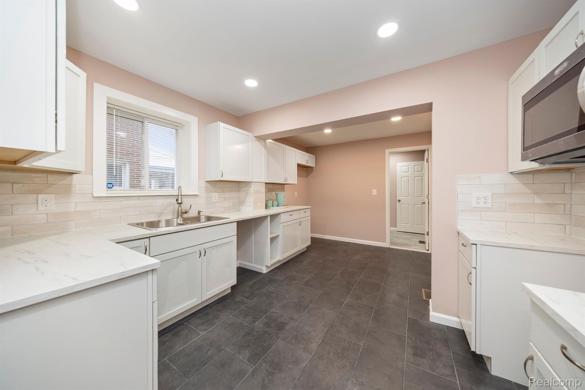 16555 MENDOTA Street