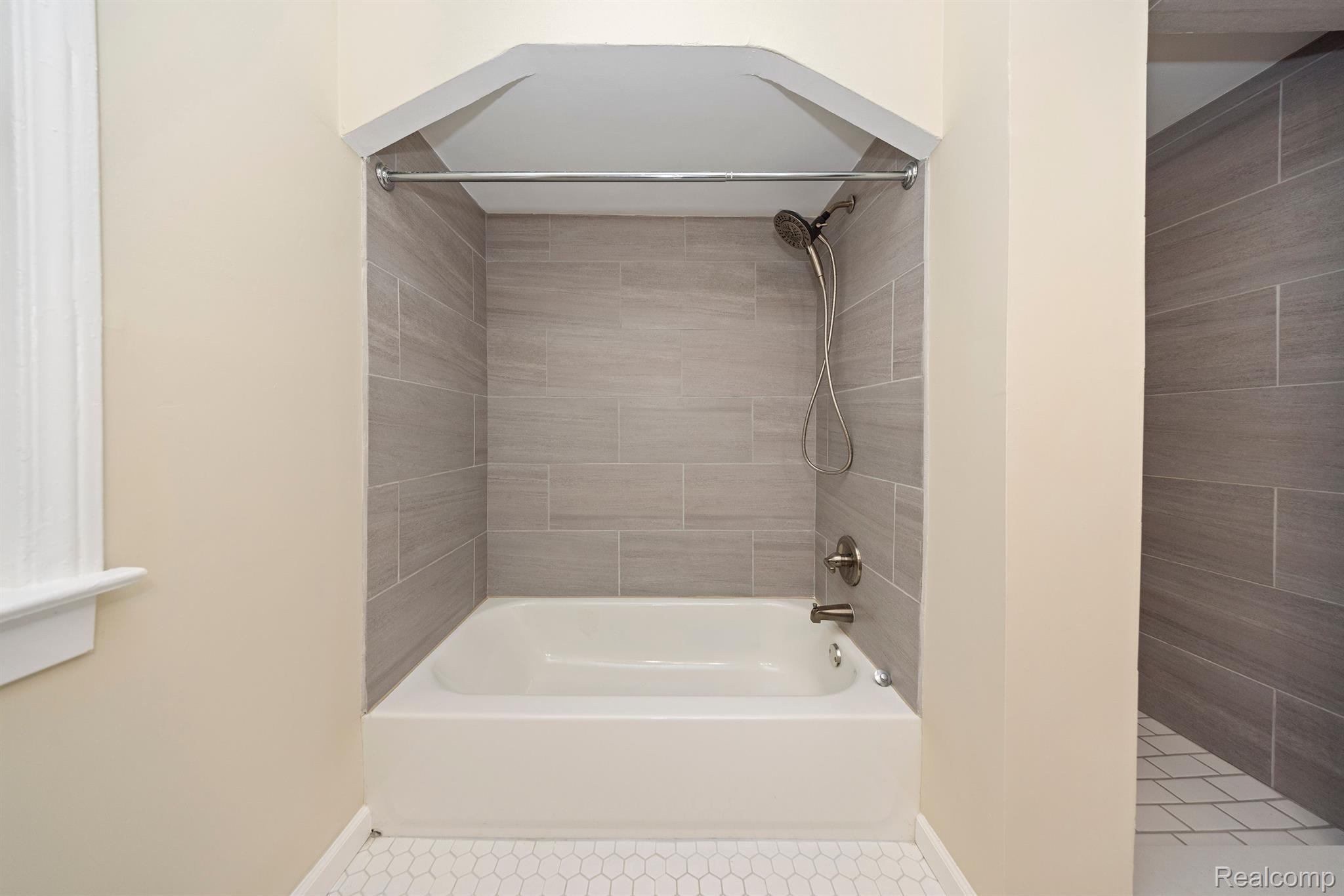 16555 MENDOTA Street