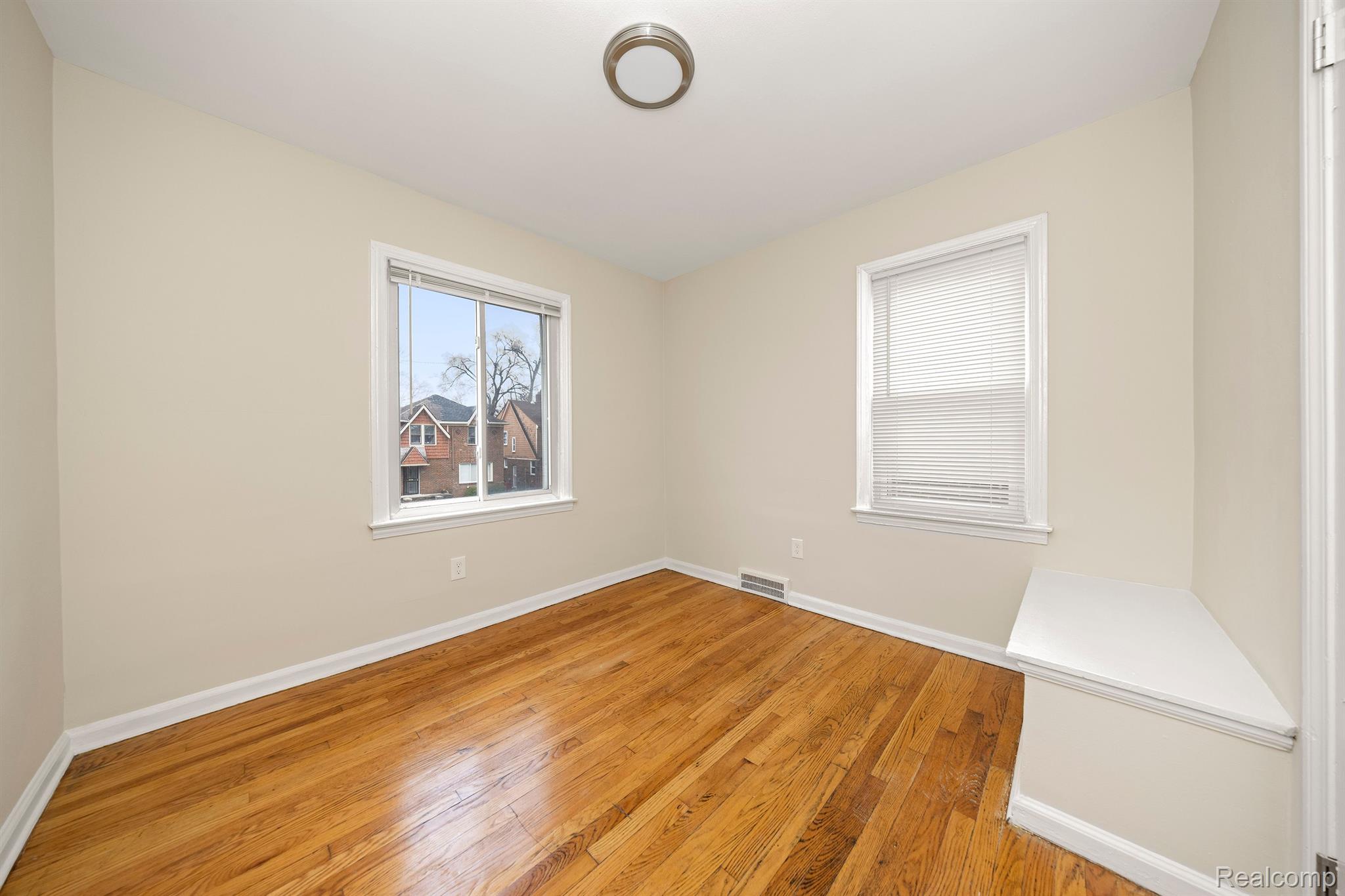 16555 MENDOTA Street