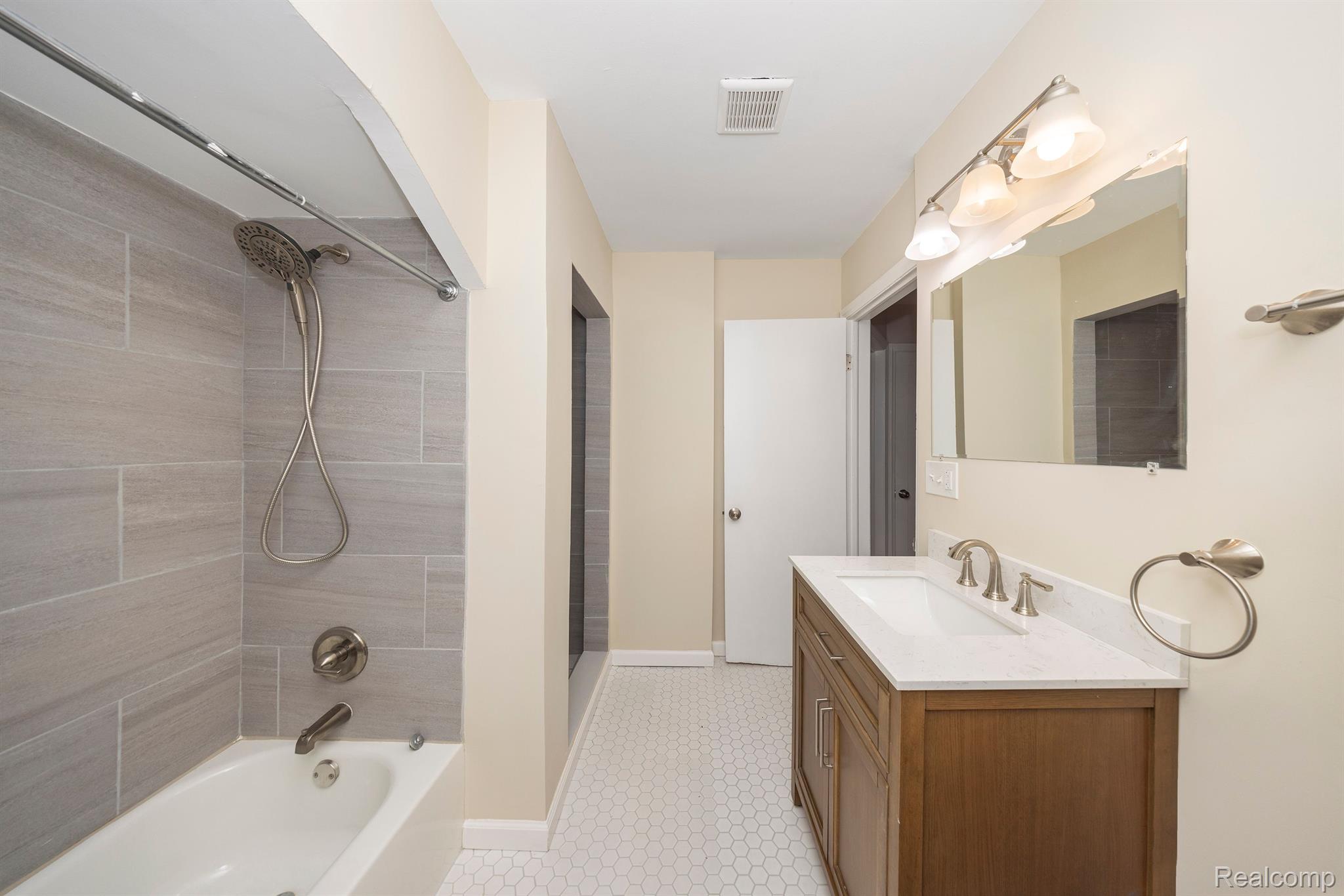 16555 MENDOTA Street