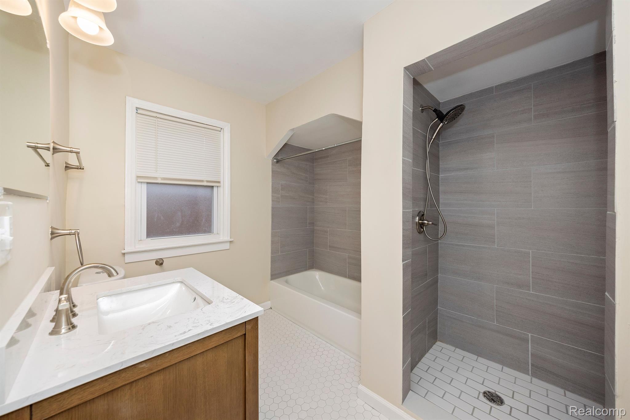 16555 MENDOTA Street