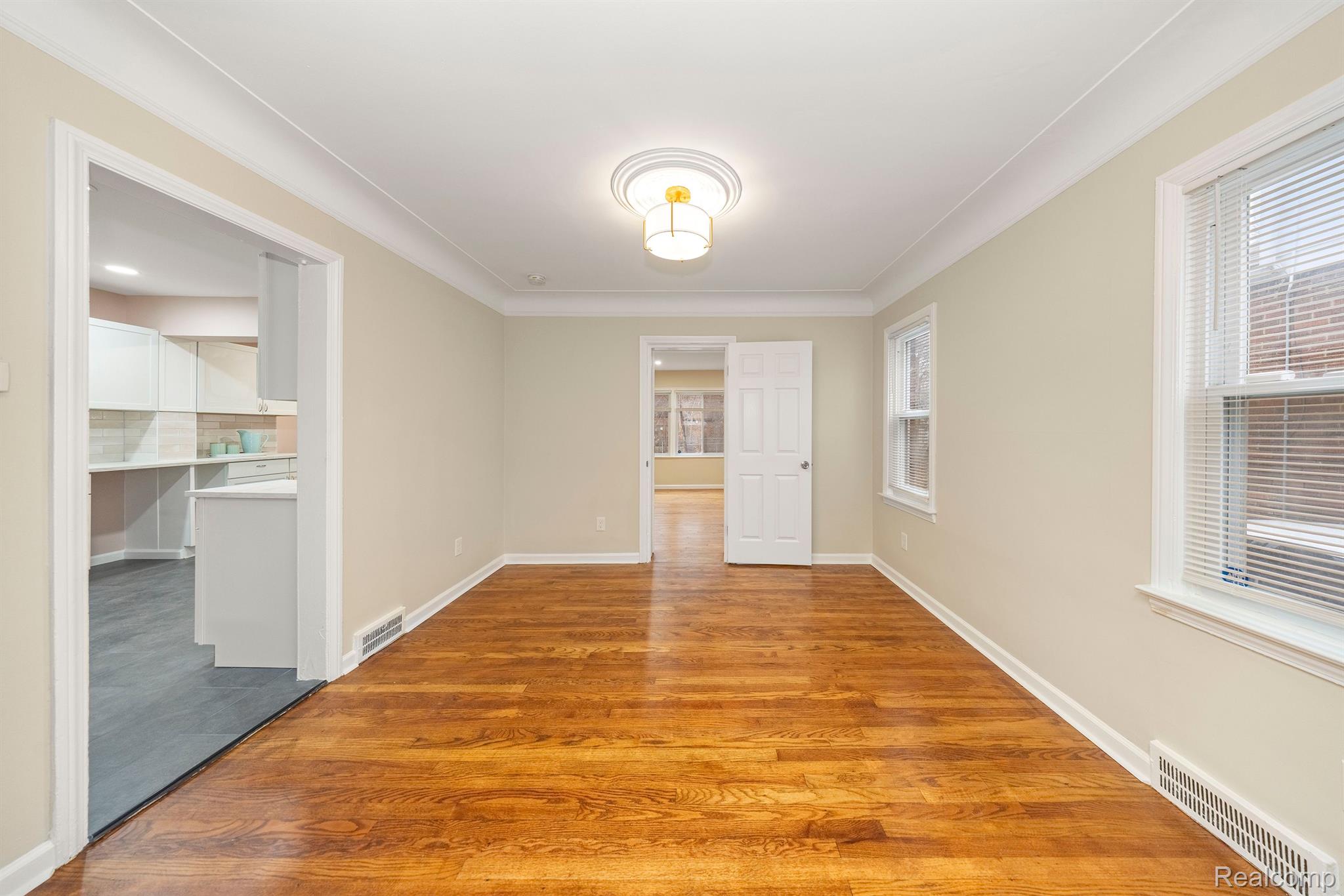 16555 MENDOTA Street