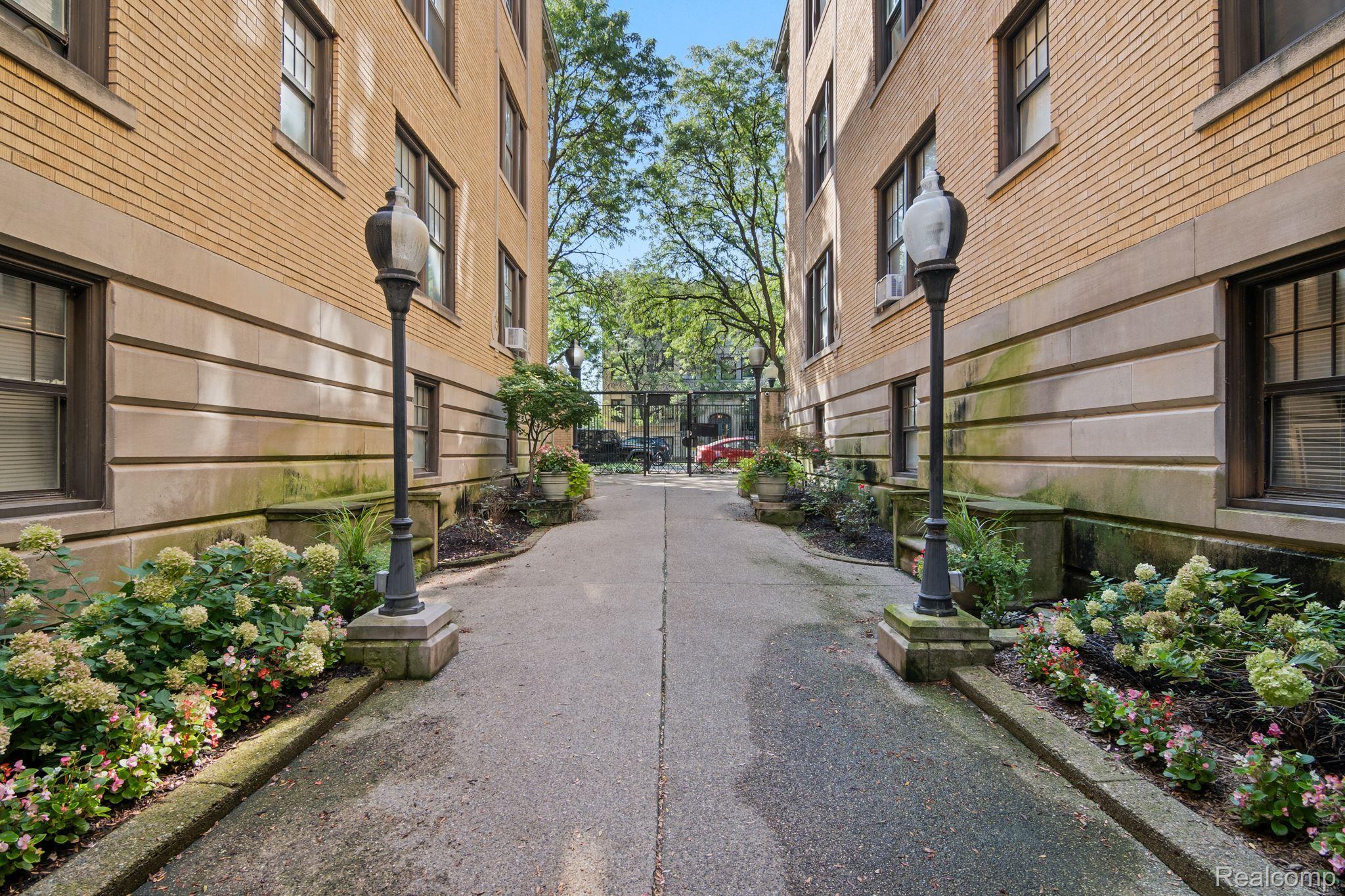 120 SEWARD Street 7-105