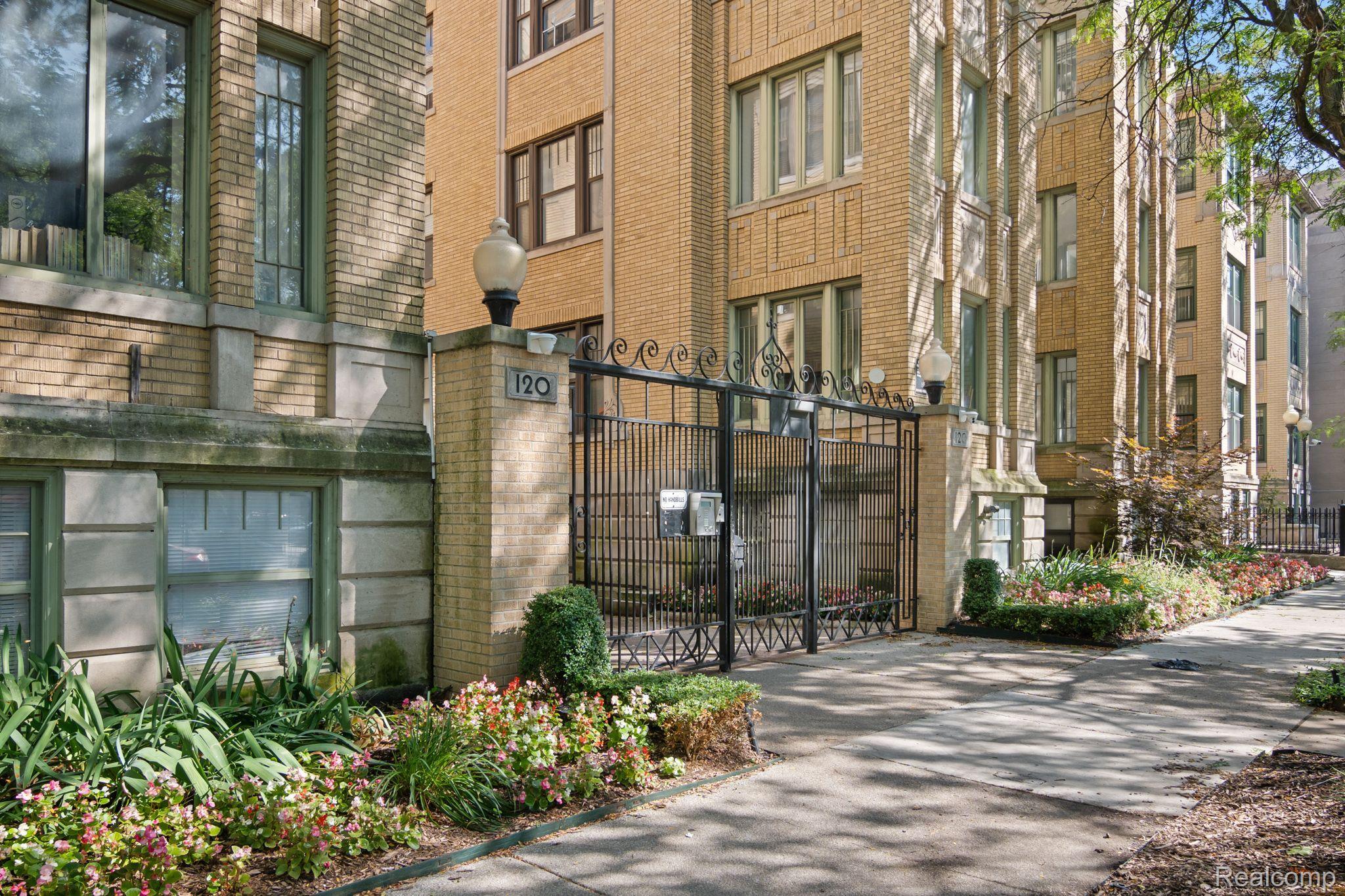 120 SEWARD Street 7-105