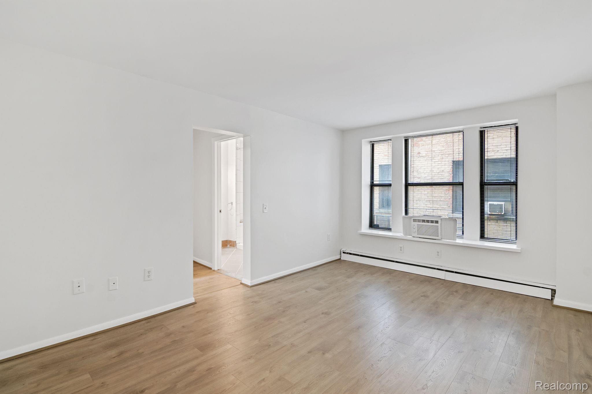 120 SEWARD Street 7-105