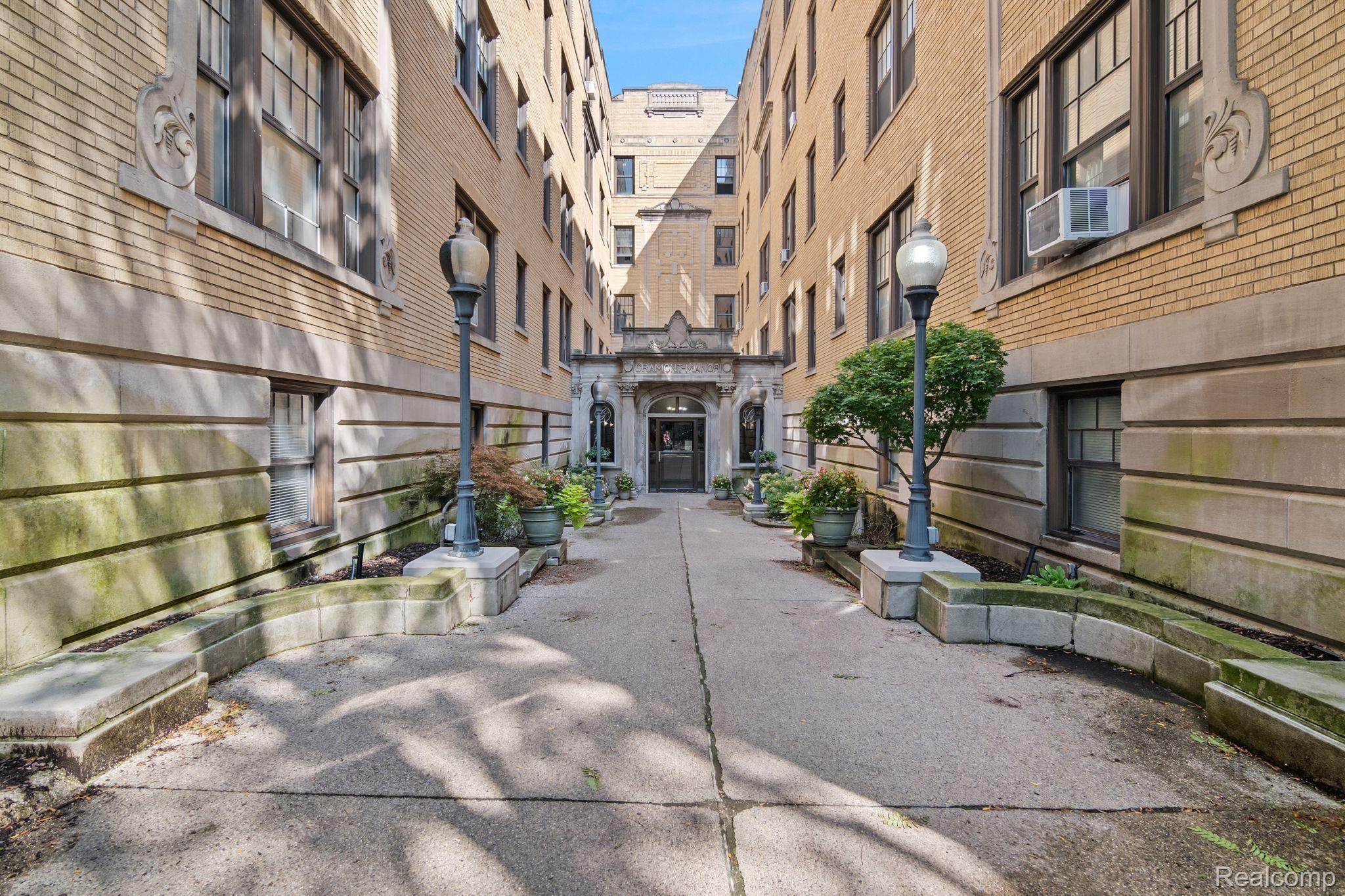 120 SEWARD Street 7-105