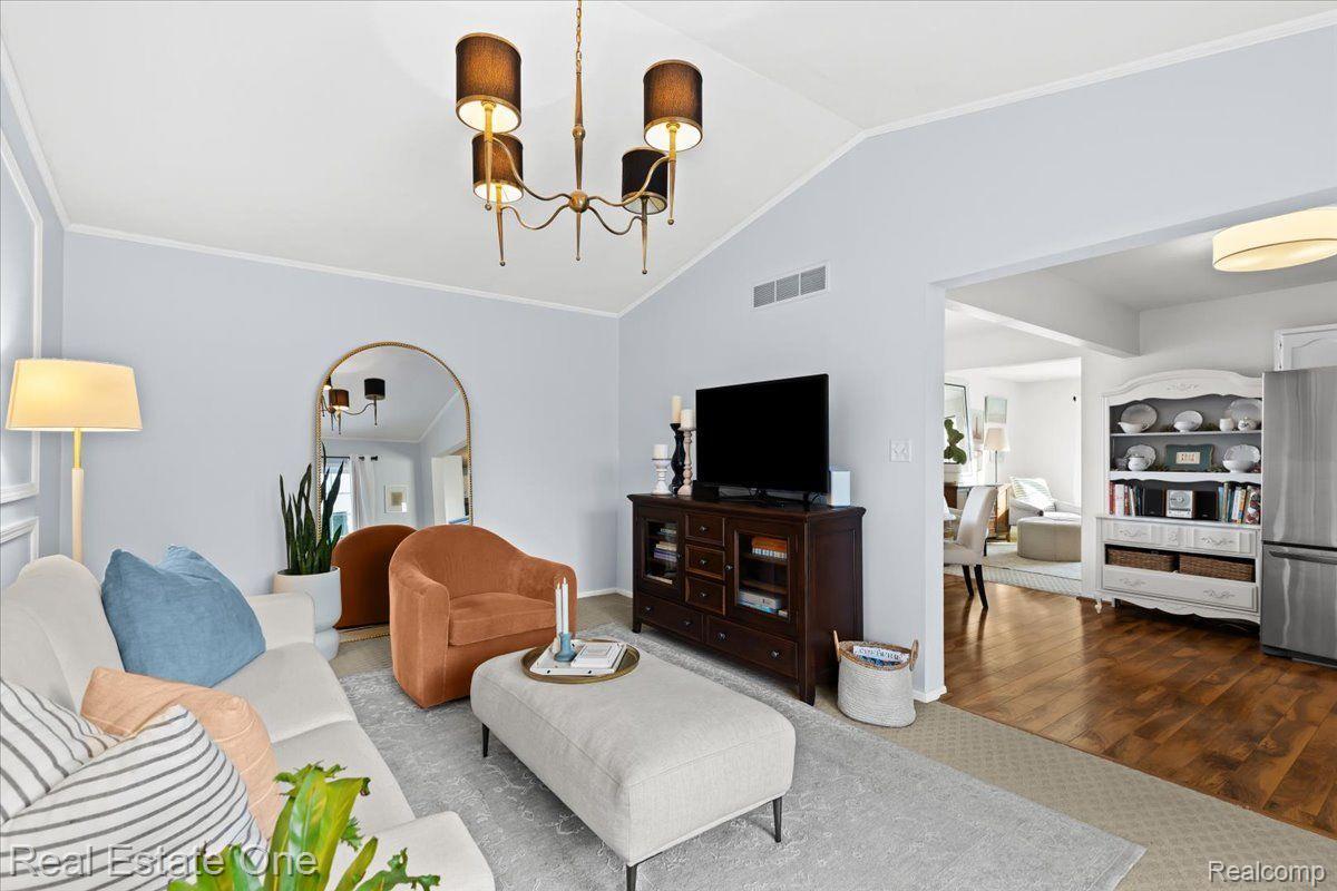 909 Alpine Court