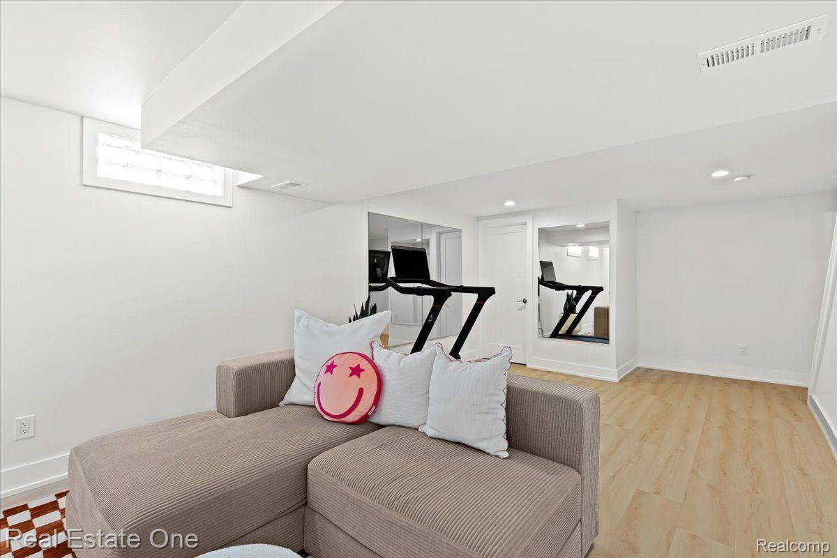 909 Alpine Court