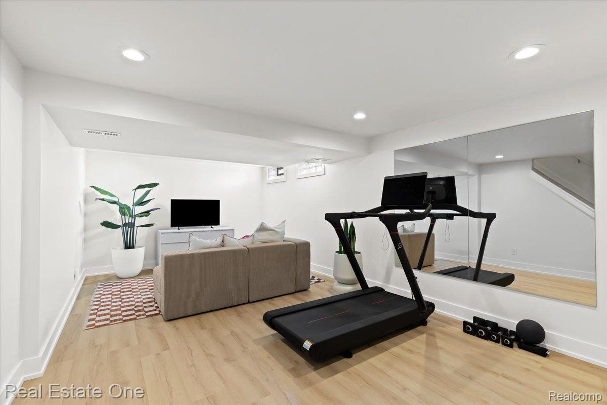 909 Alpine Court