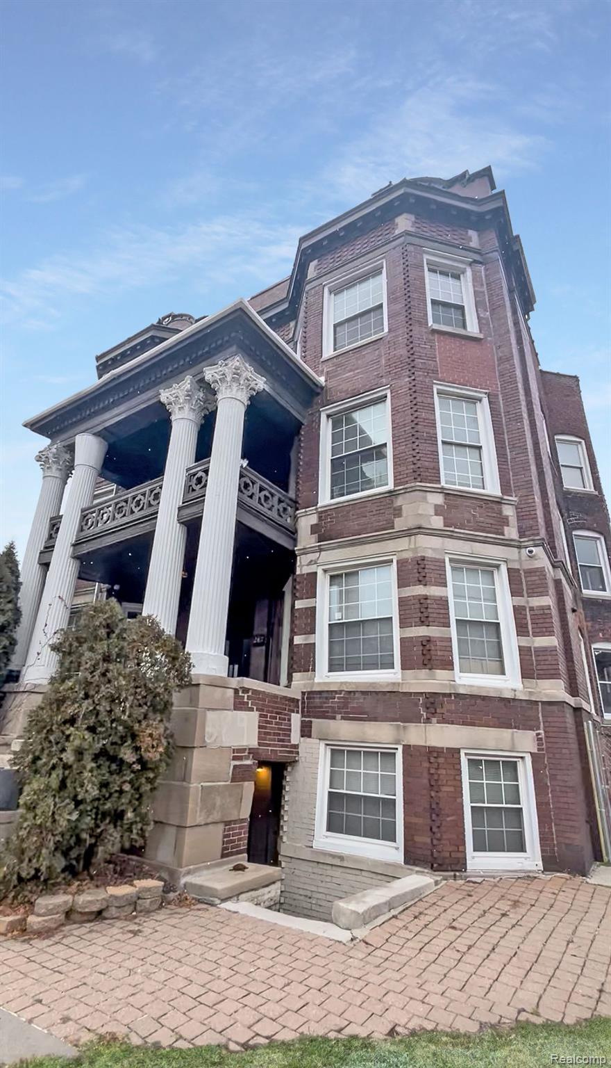 287 E EDSEL FORD Freeway