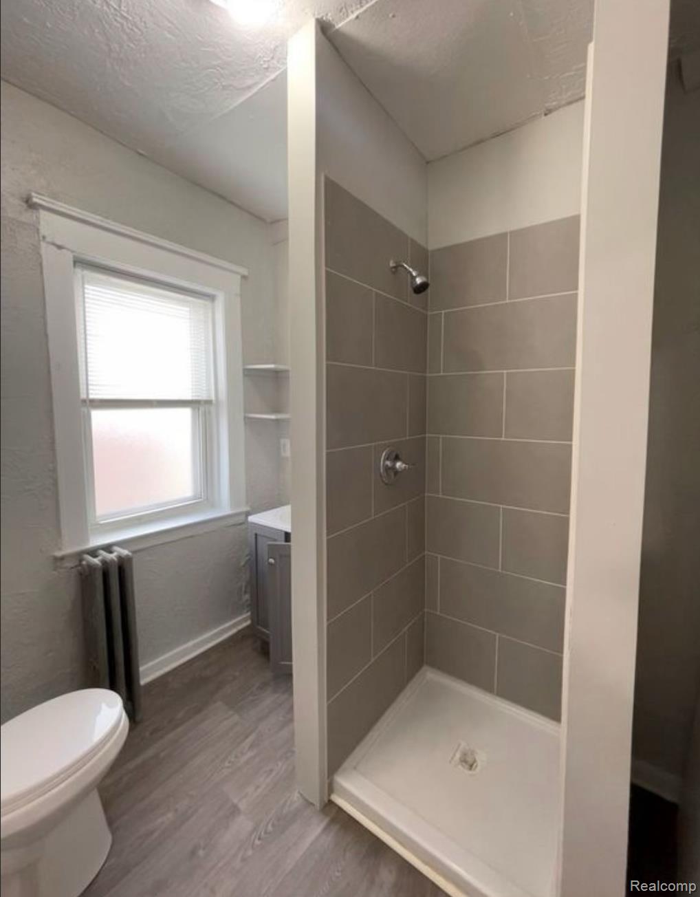 287 E EDSEL FORD Freeway