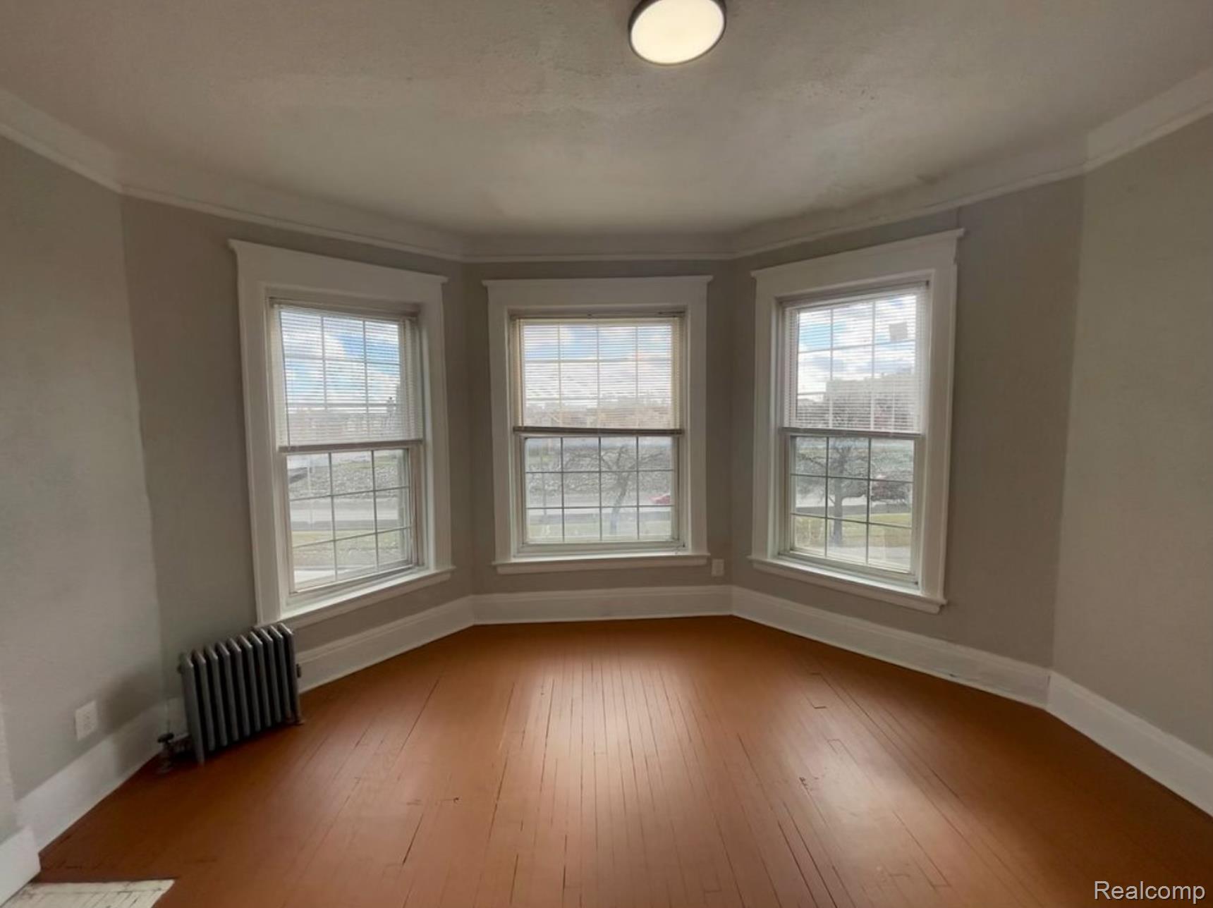 287 E EDSEL FORD Freeway