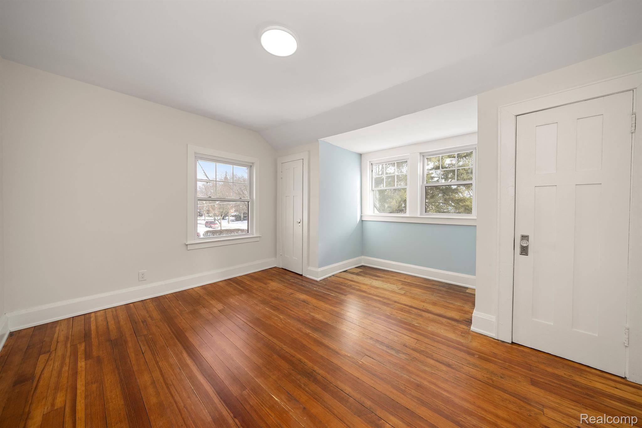2256 N LA SALLE