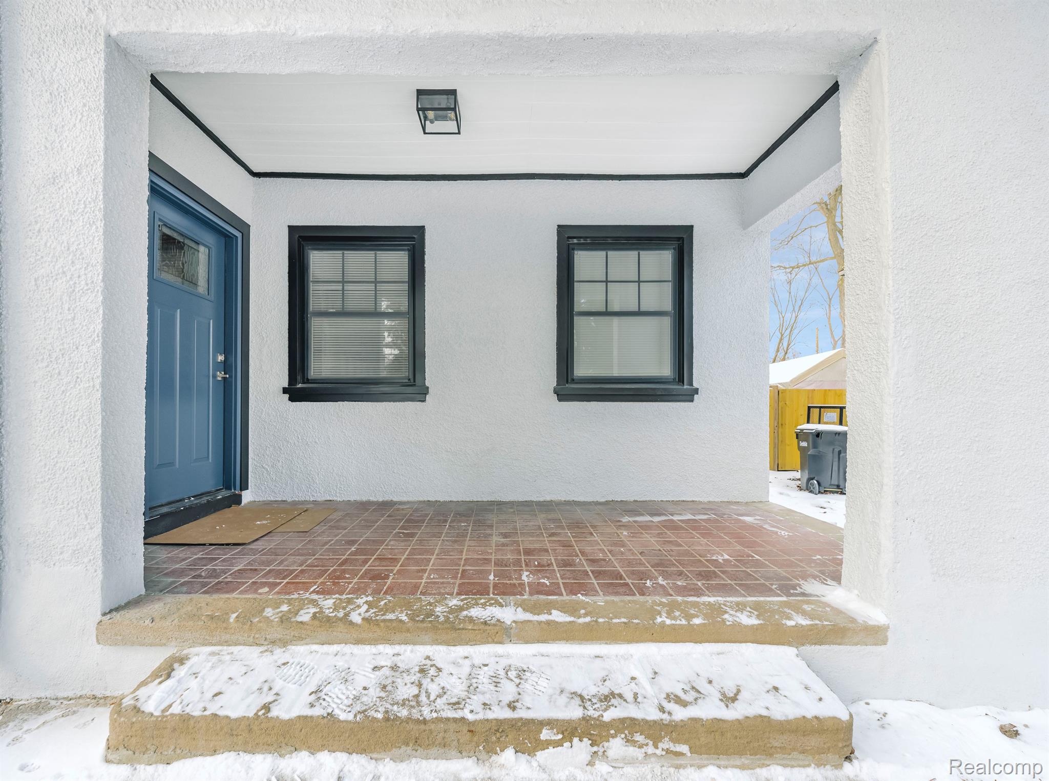 2256 N LA SALLE