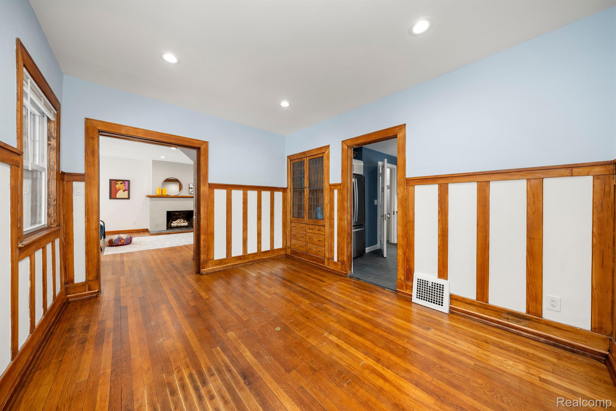 2256 N LA SALLE