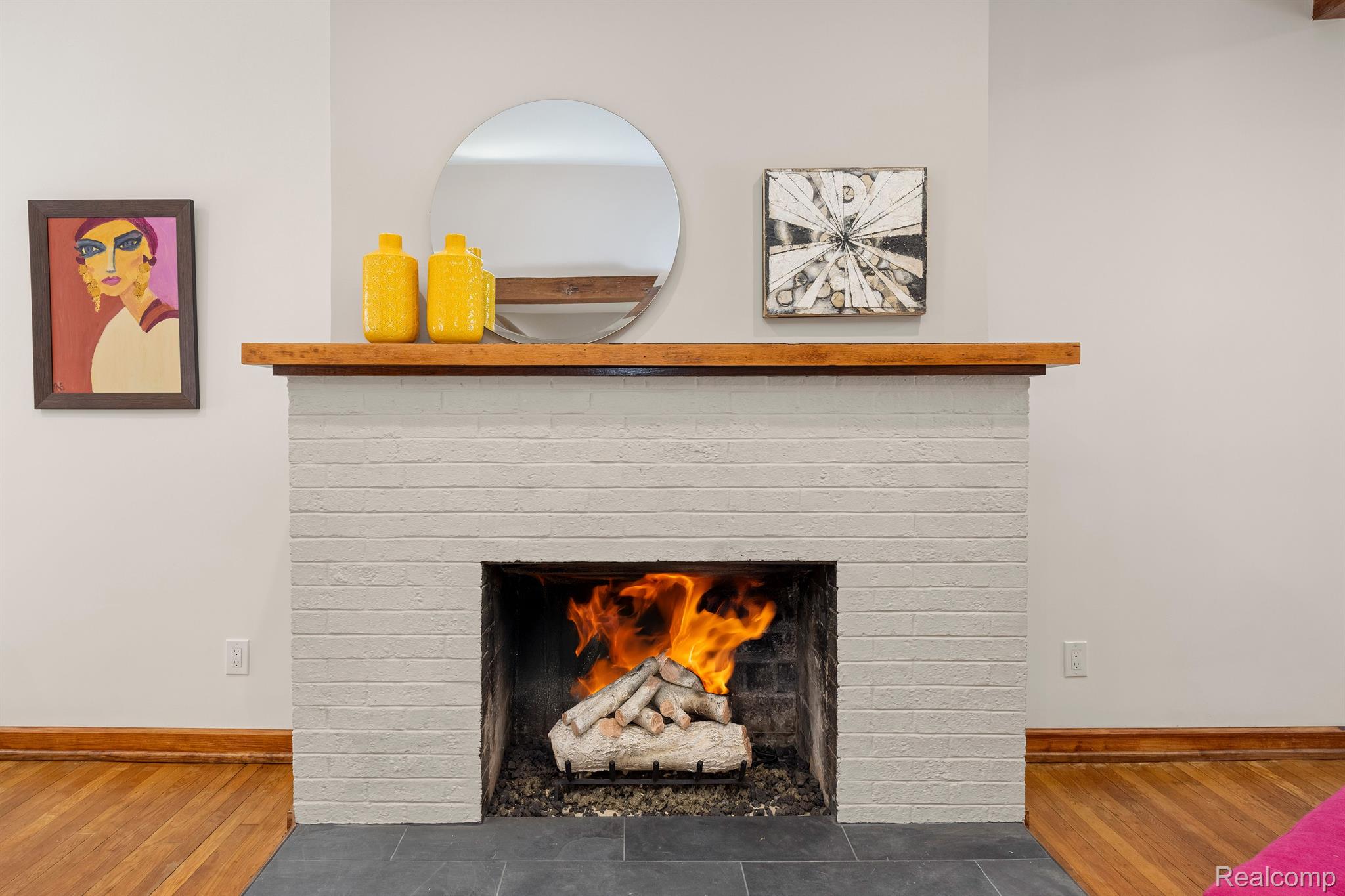 2256 N LA SALLE