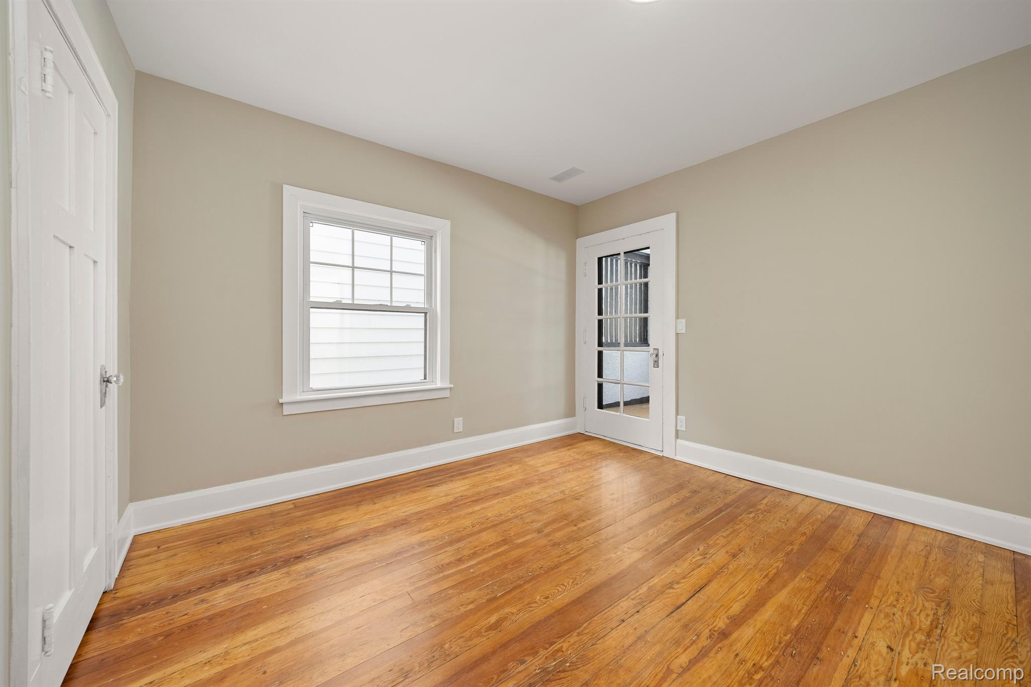 2256 N LA SALLE