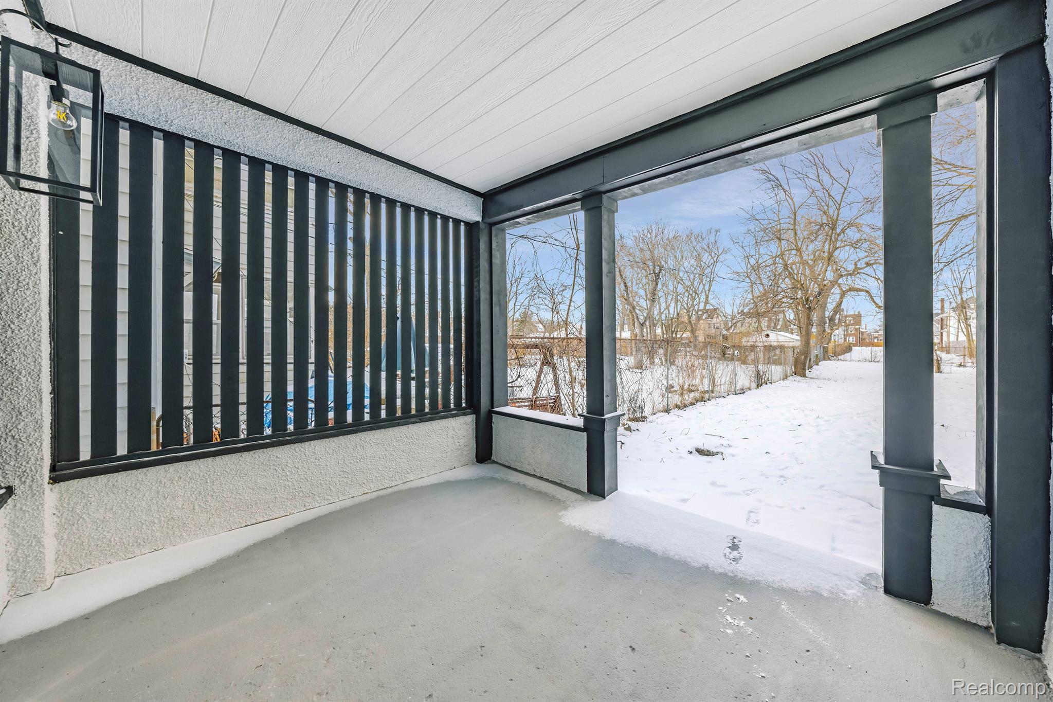 2256 N LA SALLE