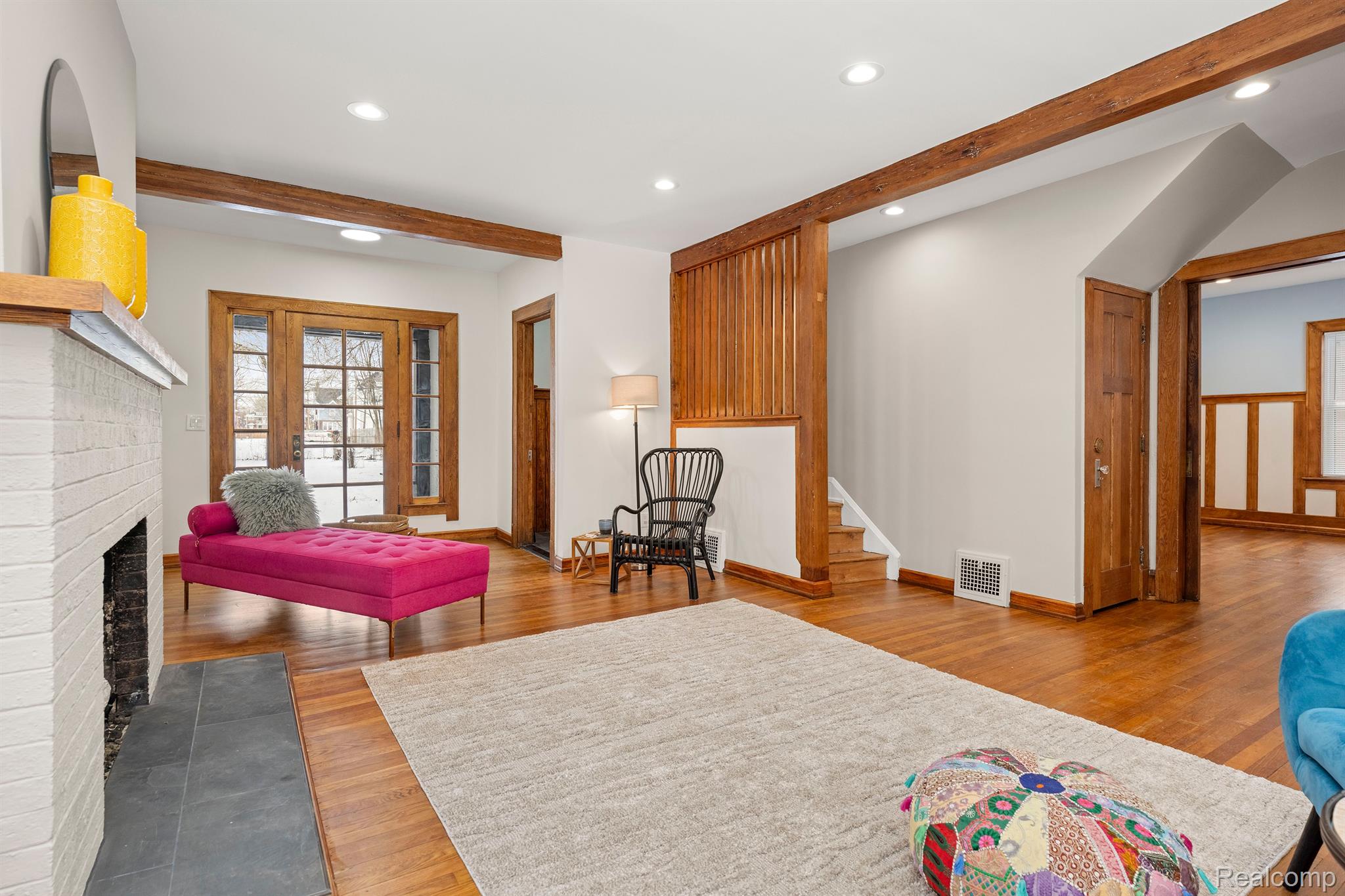 2256 N LA SALLE