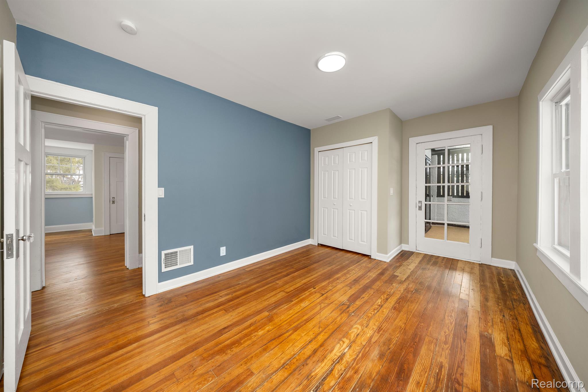 2256 N LA SALLE