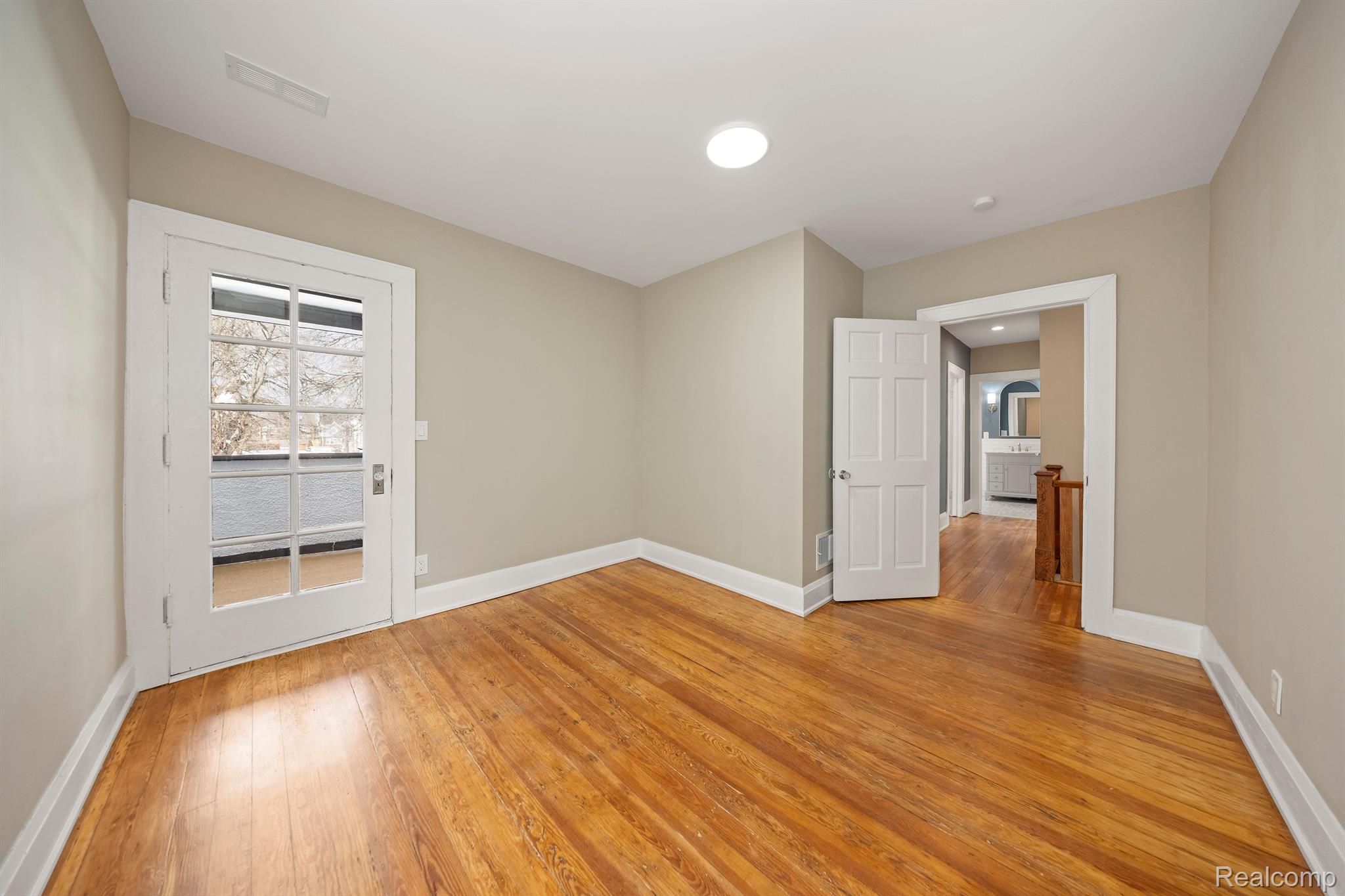 2256 N LA SALLE