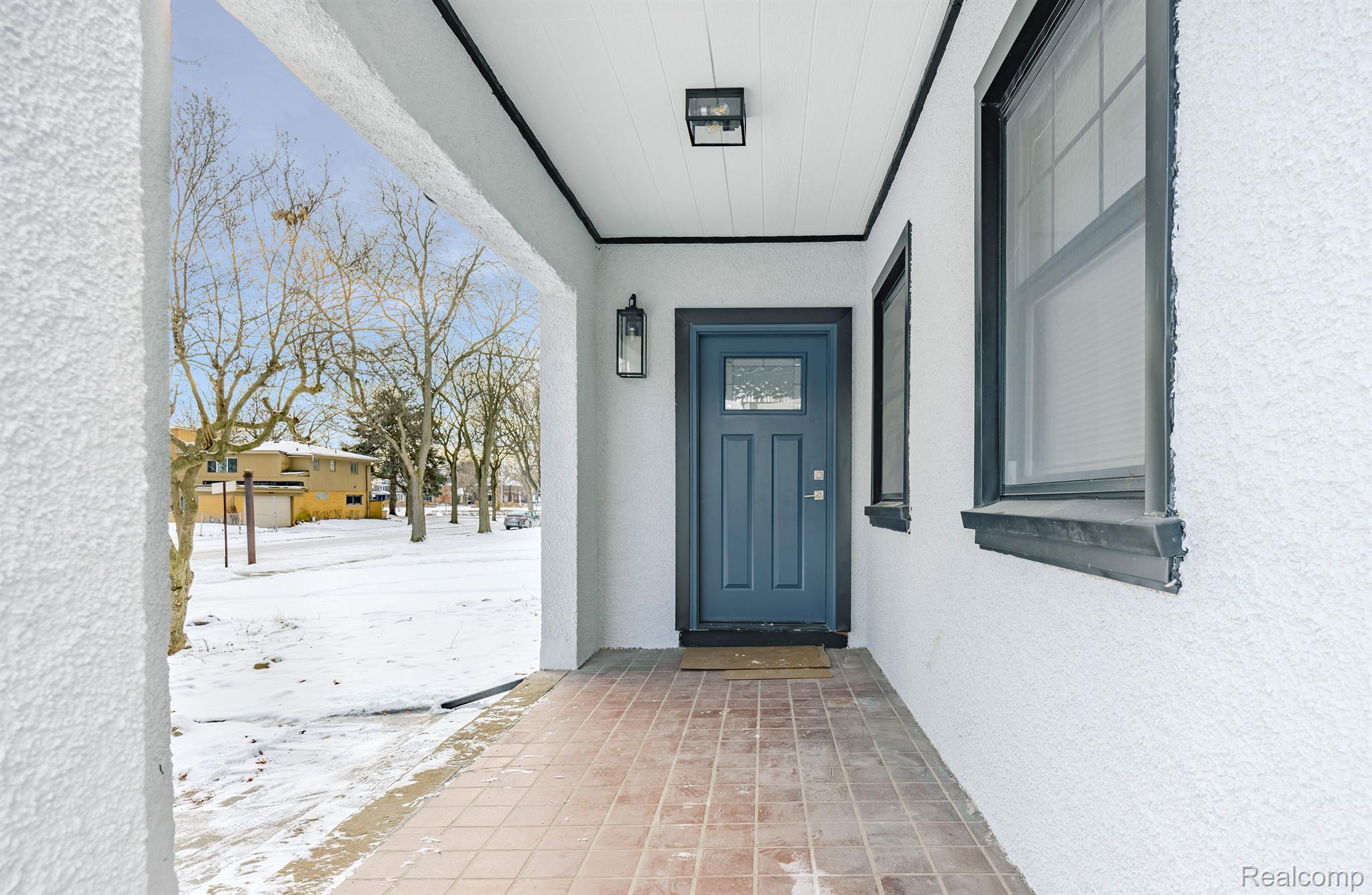 2256 N LA SALLE