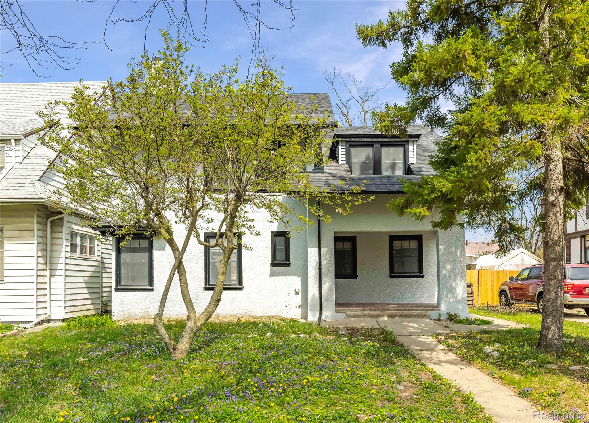 2256 N LA SALLE