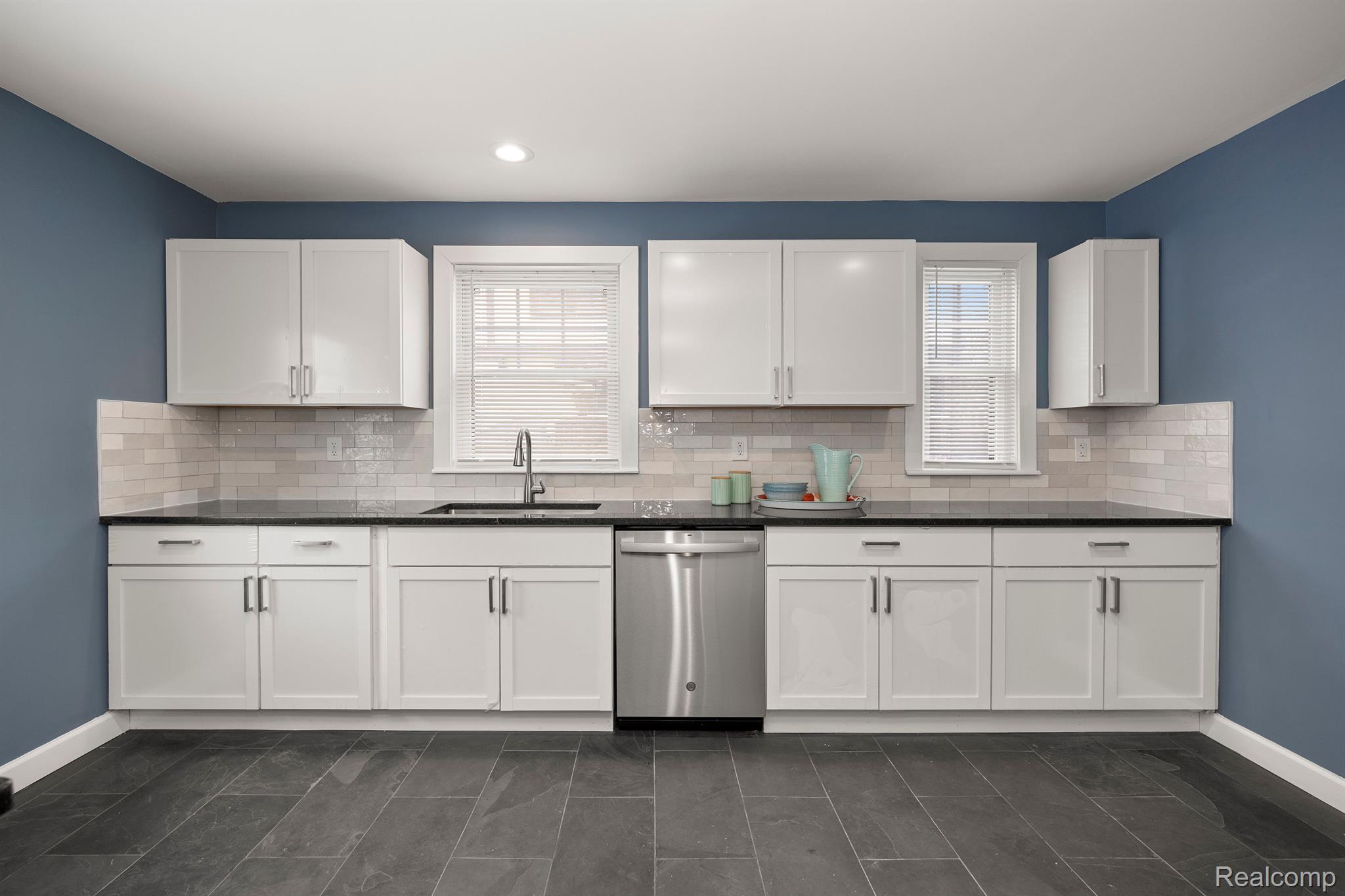 2256 N LA SALLE