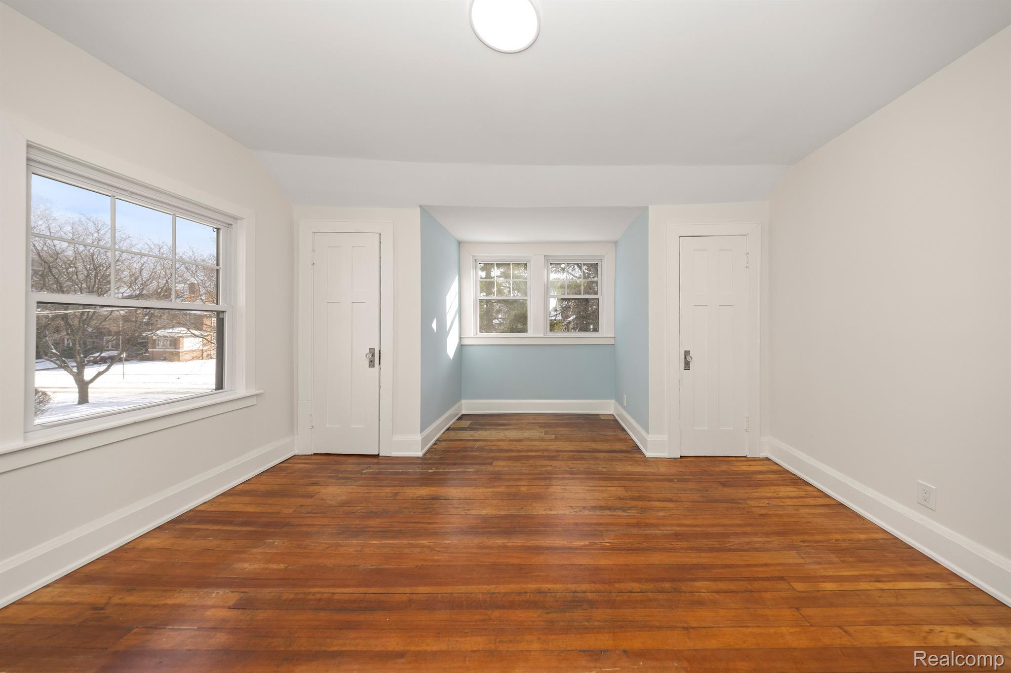 2256 N LA SALLE