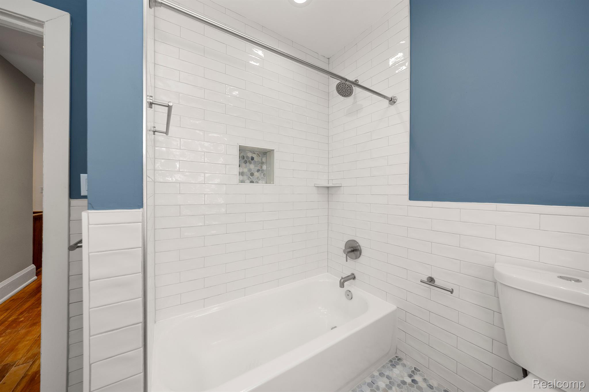 2256 N LA SALLE