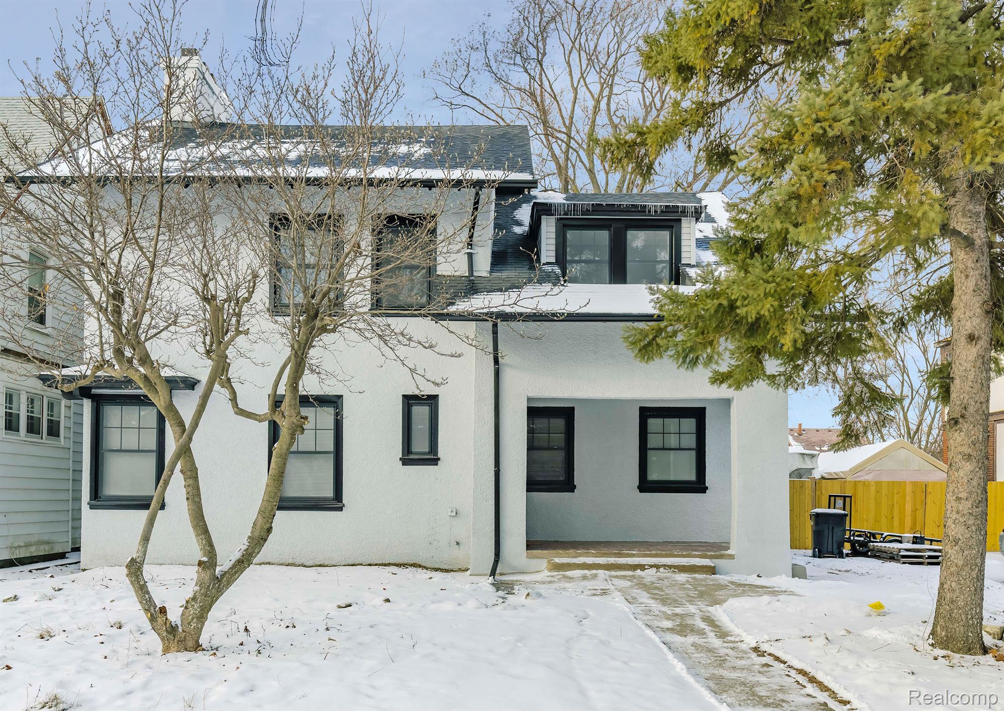 2256 N LA SALLE