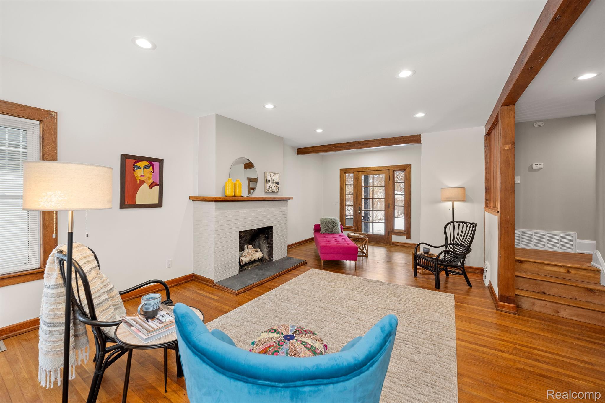 2256 N LA SALLE