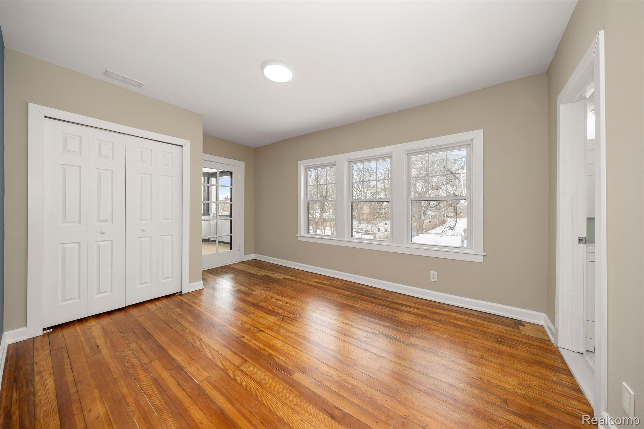 2256 N LA SALLE