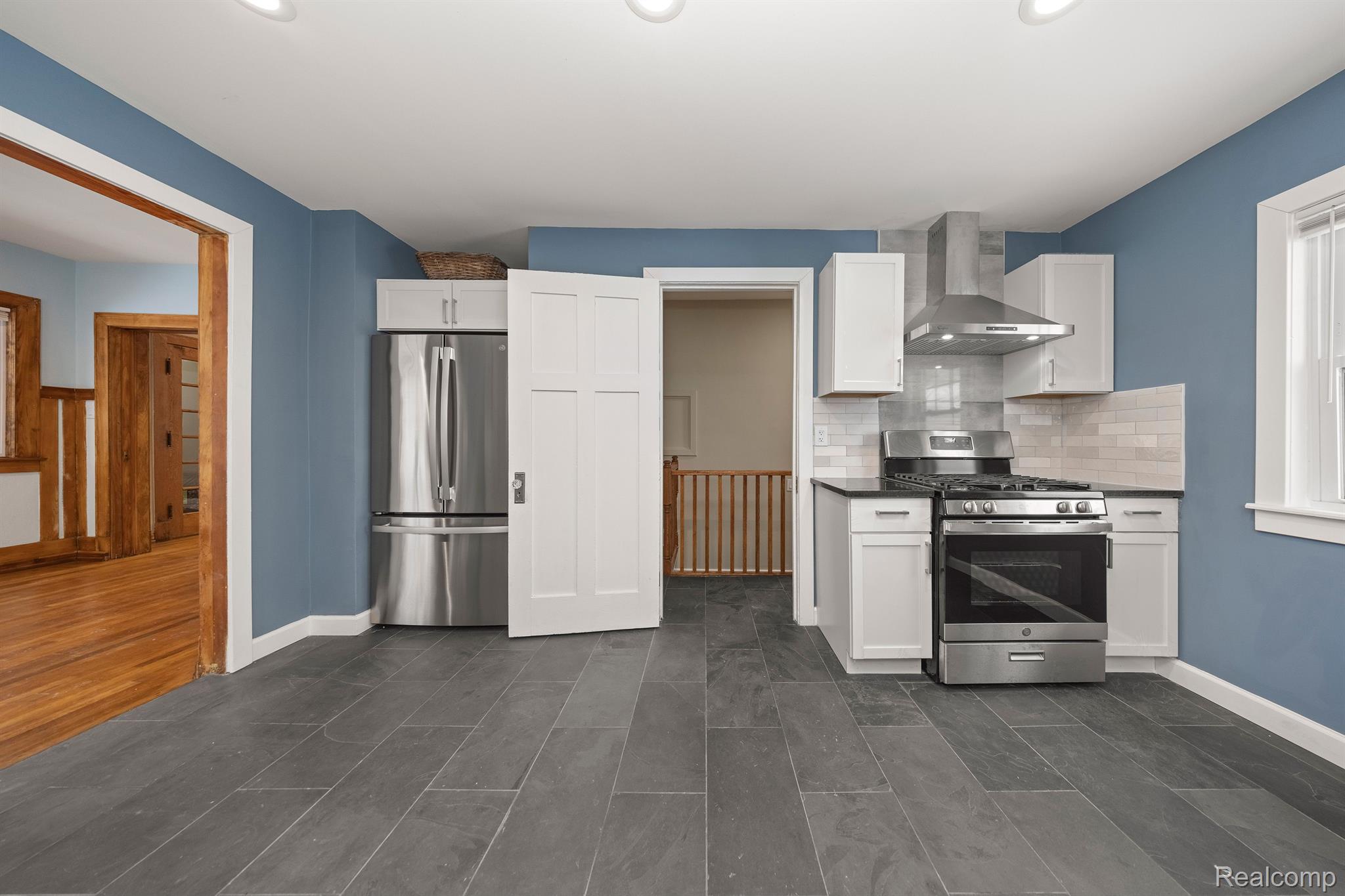 2256 N LA SALLE
