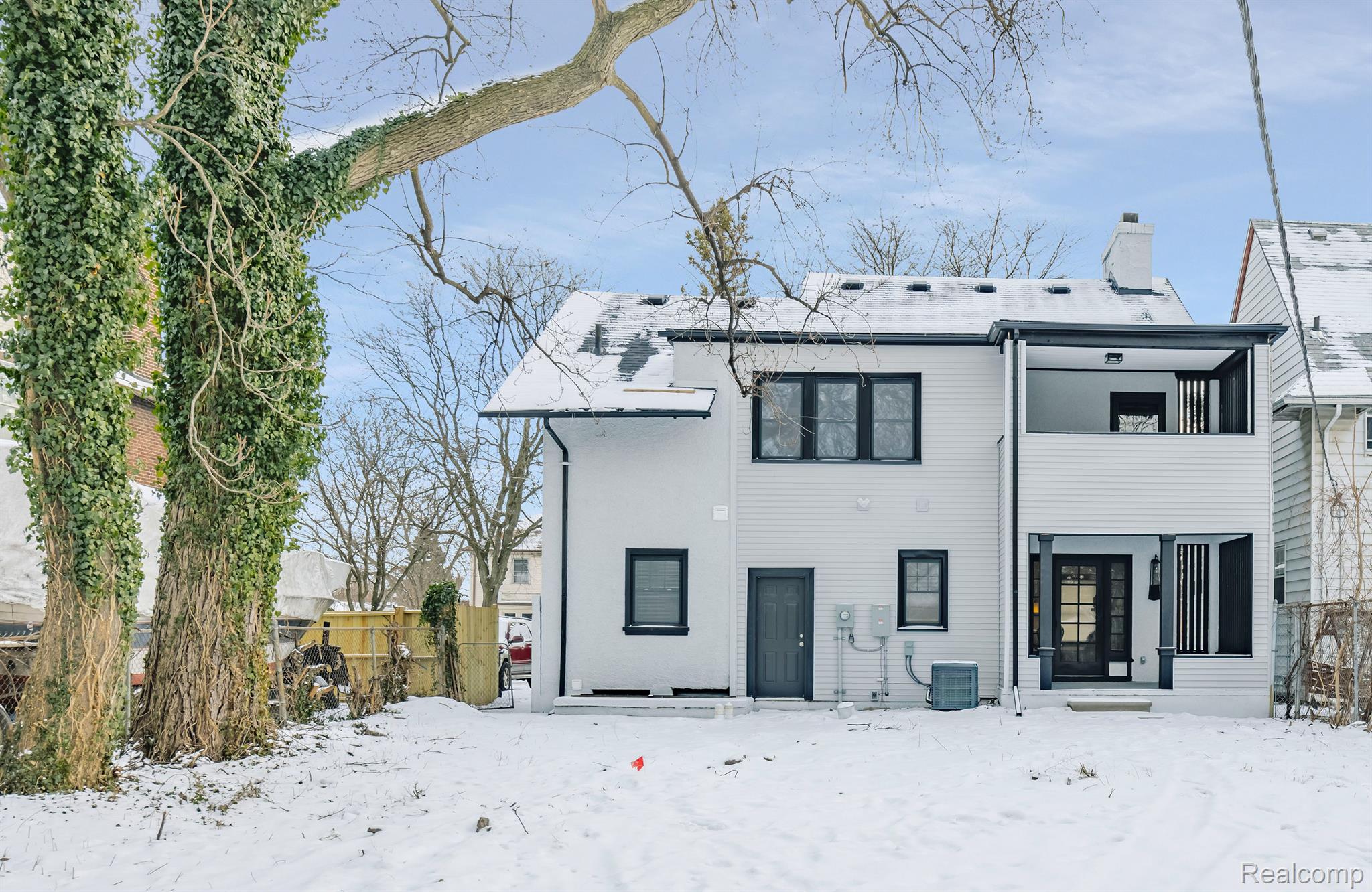 2256 N LA SALLE