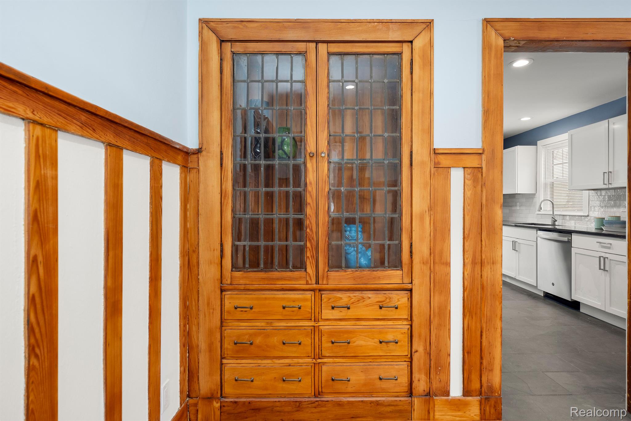 2256 N LA SALLE