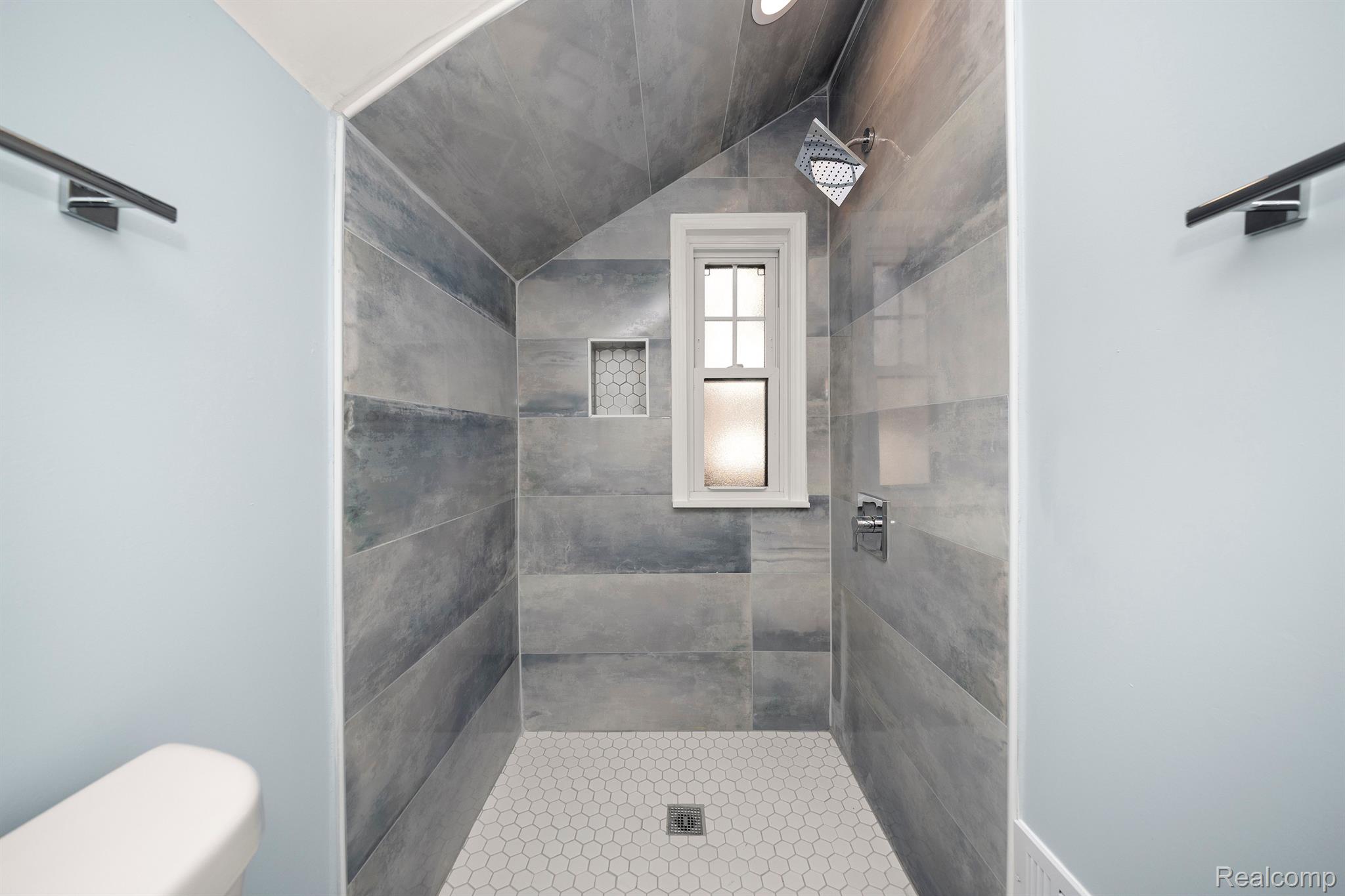 2256 N LA SALLE