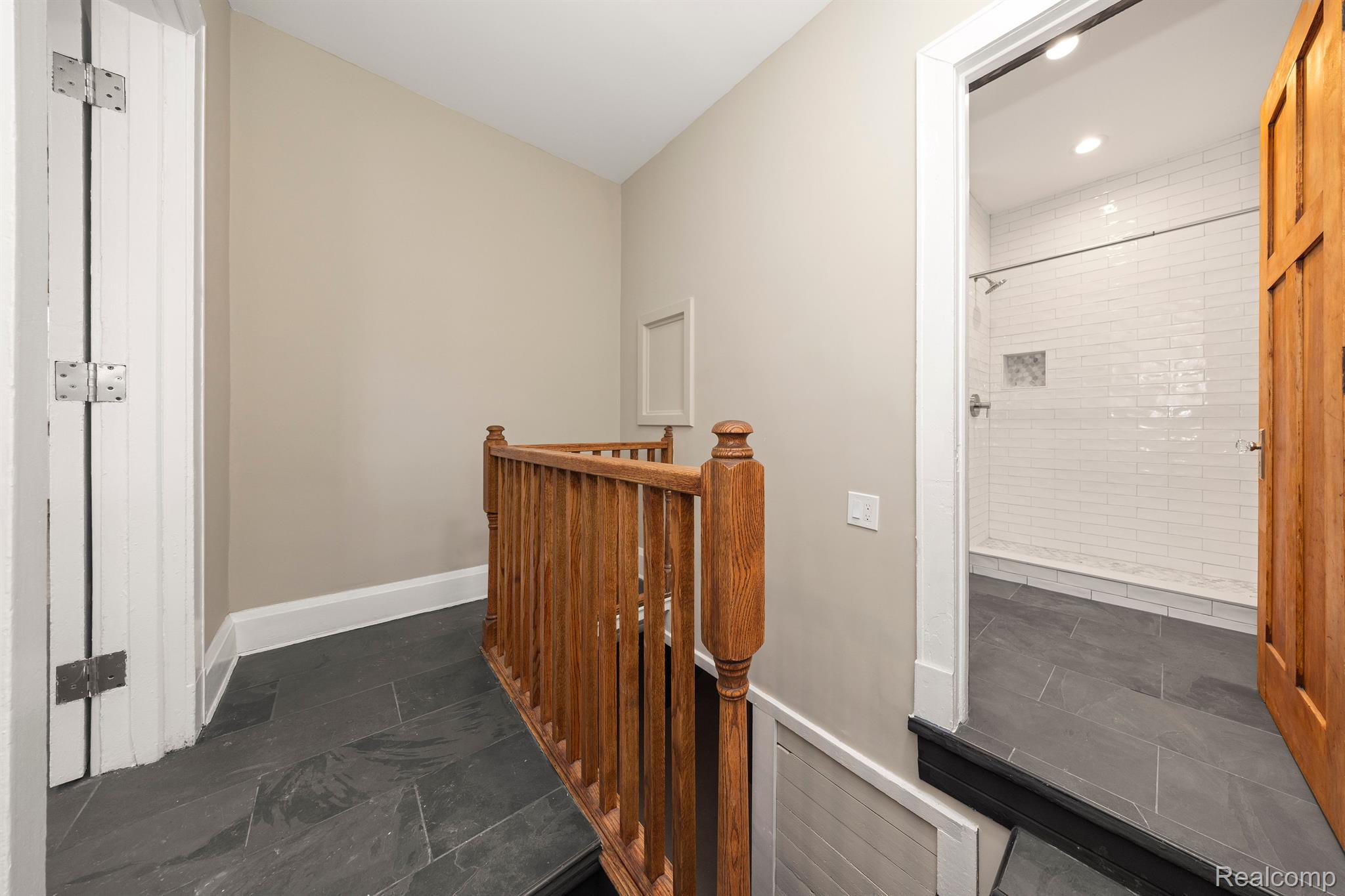 2256 N LA SALLE