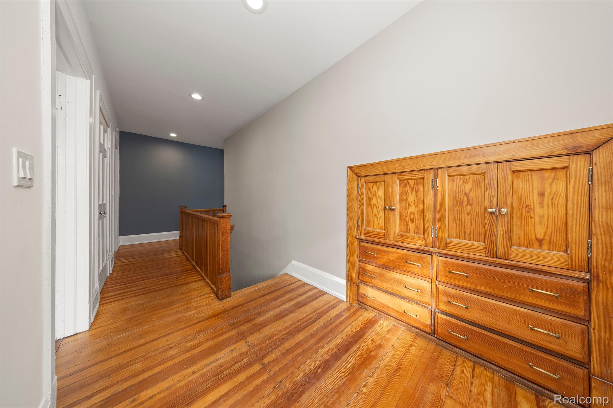 2256 N LA SALLE