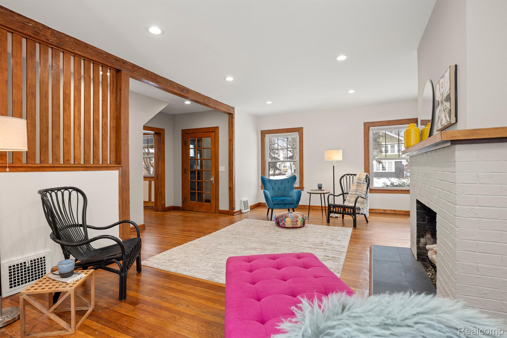 2256 N LA SALLE