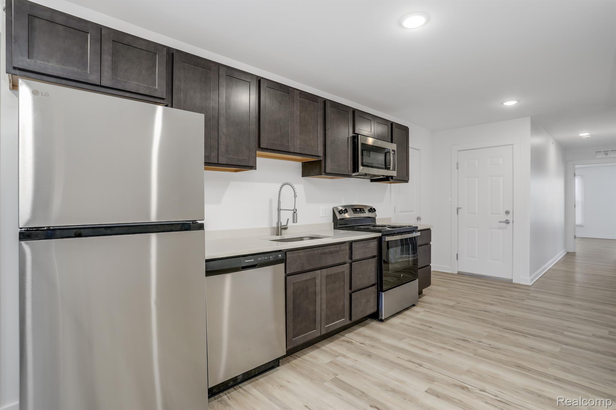 799 E Grand Boulevard 10