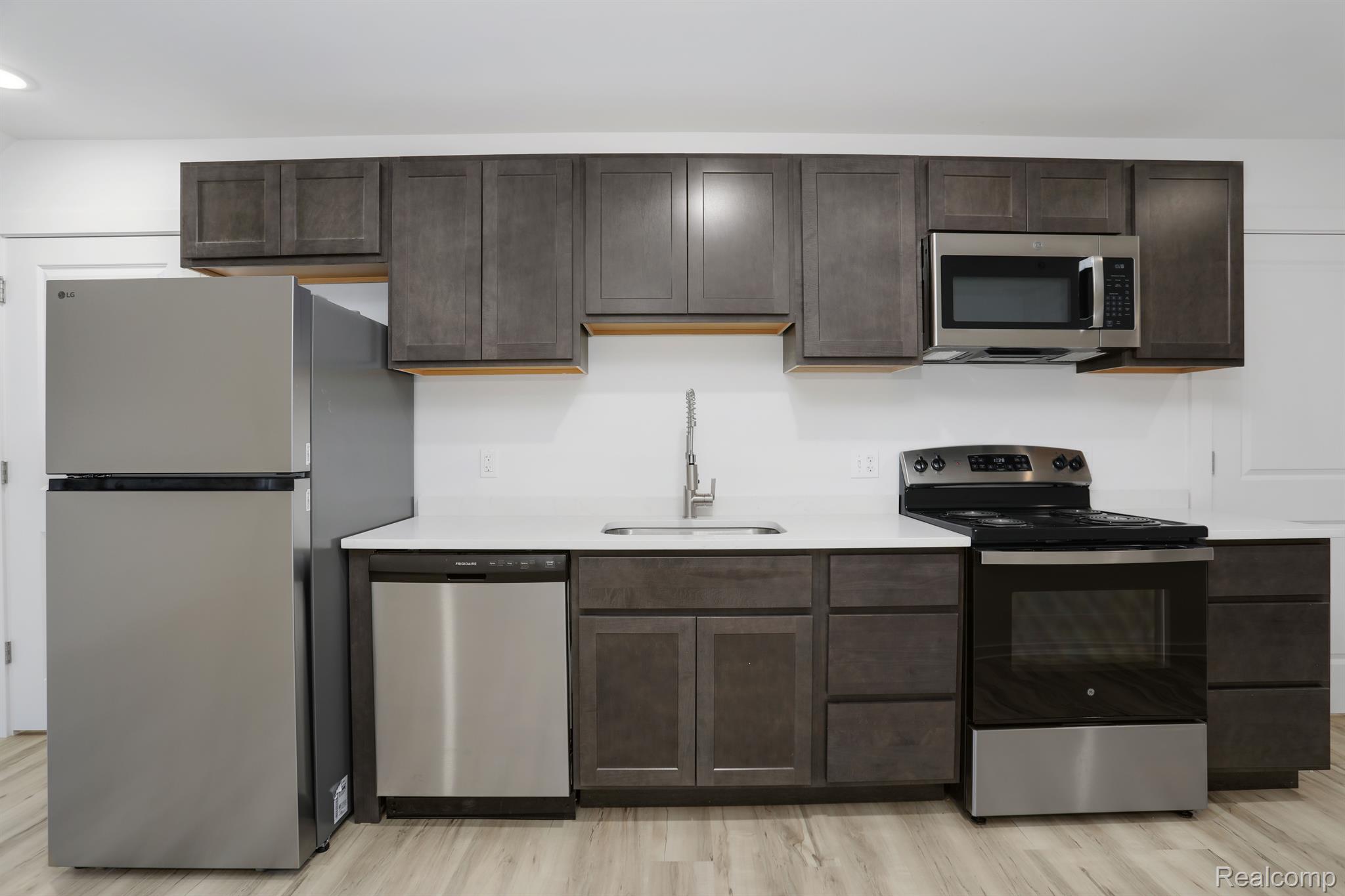 799 E Grand Boulevard 10