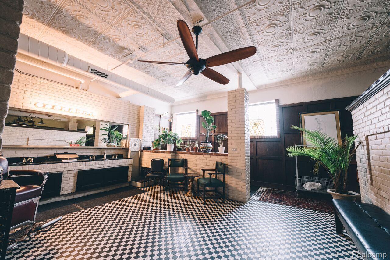 2843 E Grand Boulevard 8