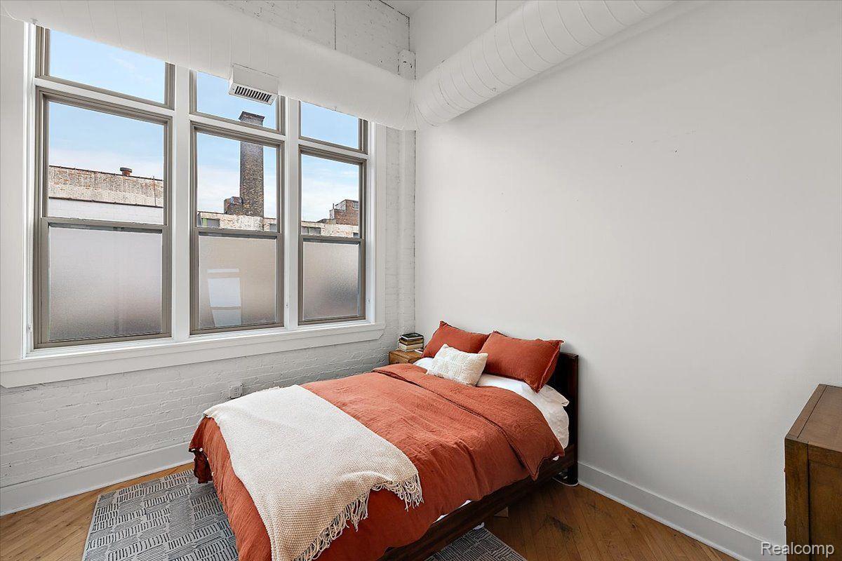 2843 E Grand Boulevard 8