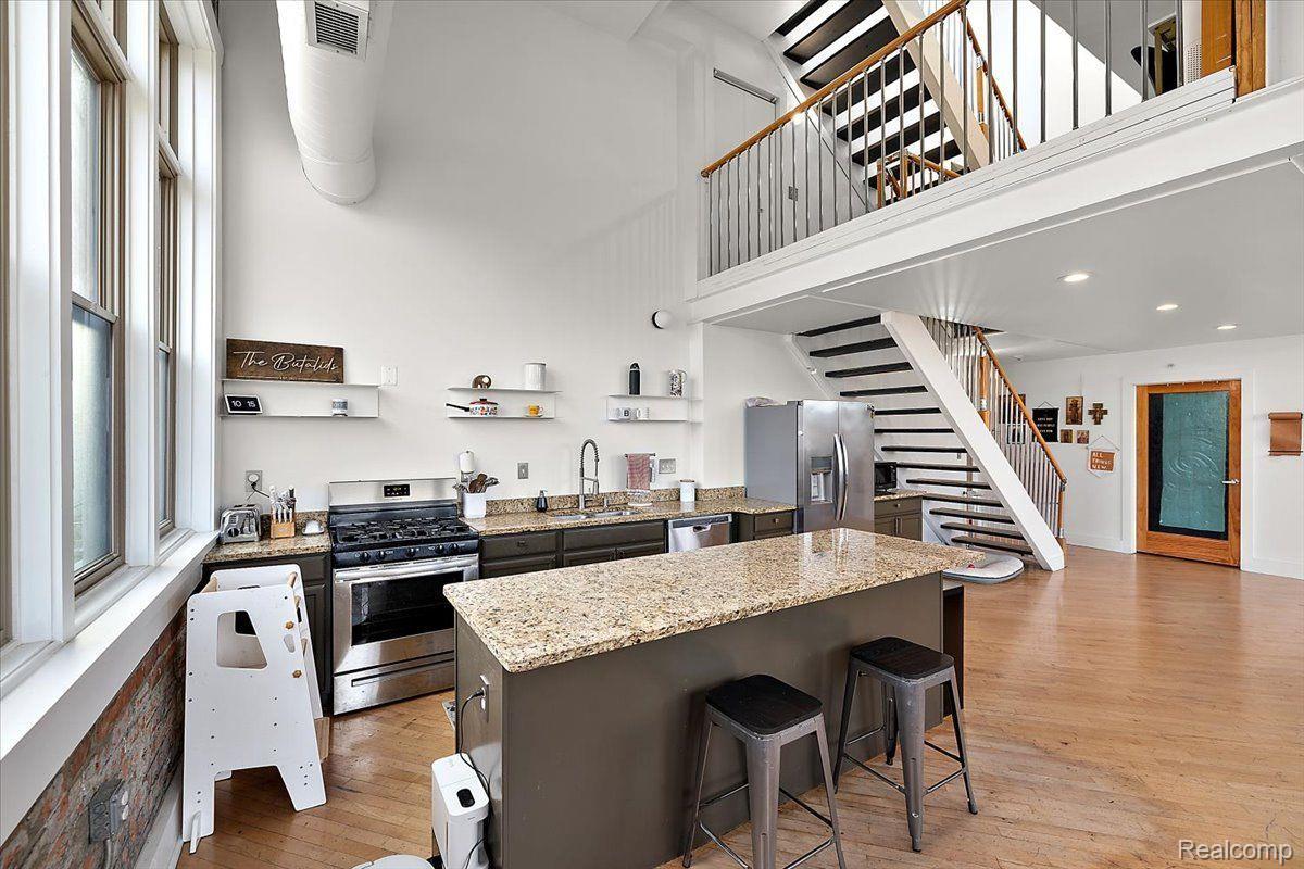 2843 E Grand Boulevard 8