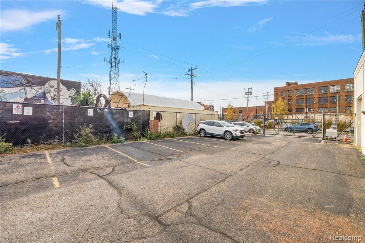 2843 E Grand Boulevard 8