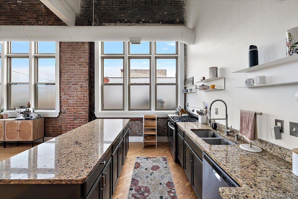 2843 E Grand Boulevard 8