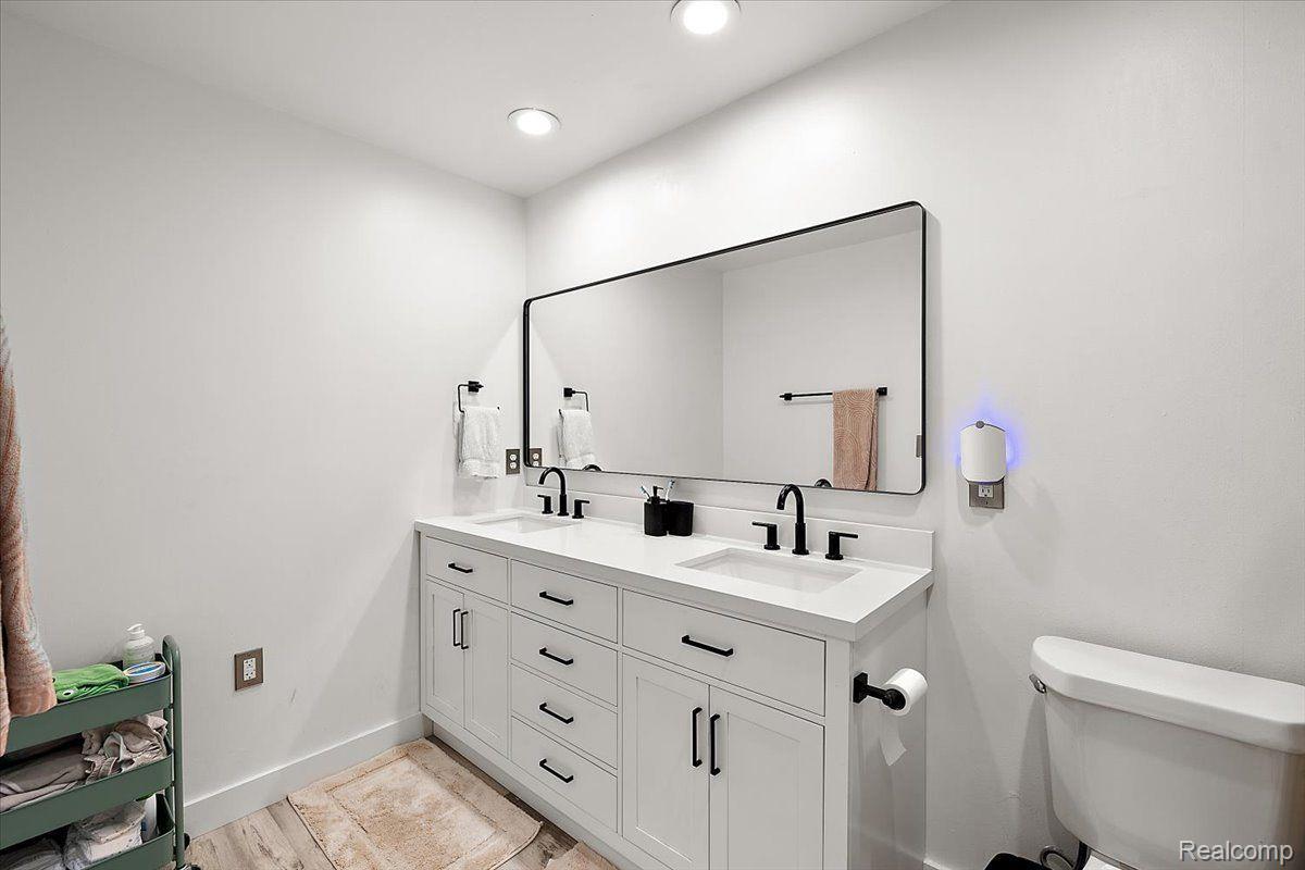 2843 E Grand Boulevard 8