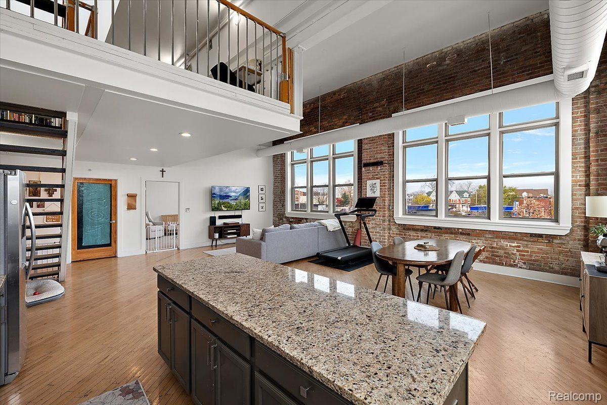 2843 E Grand Boulevard 8